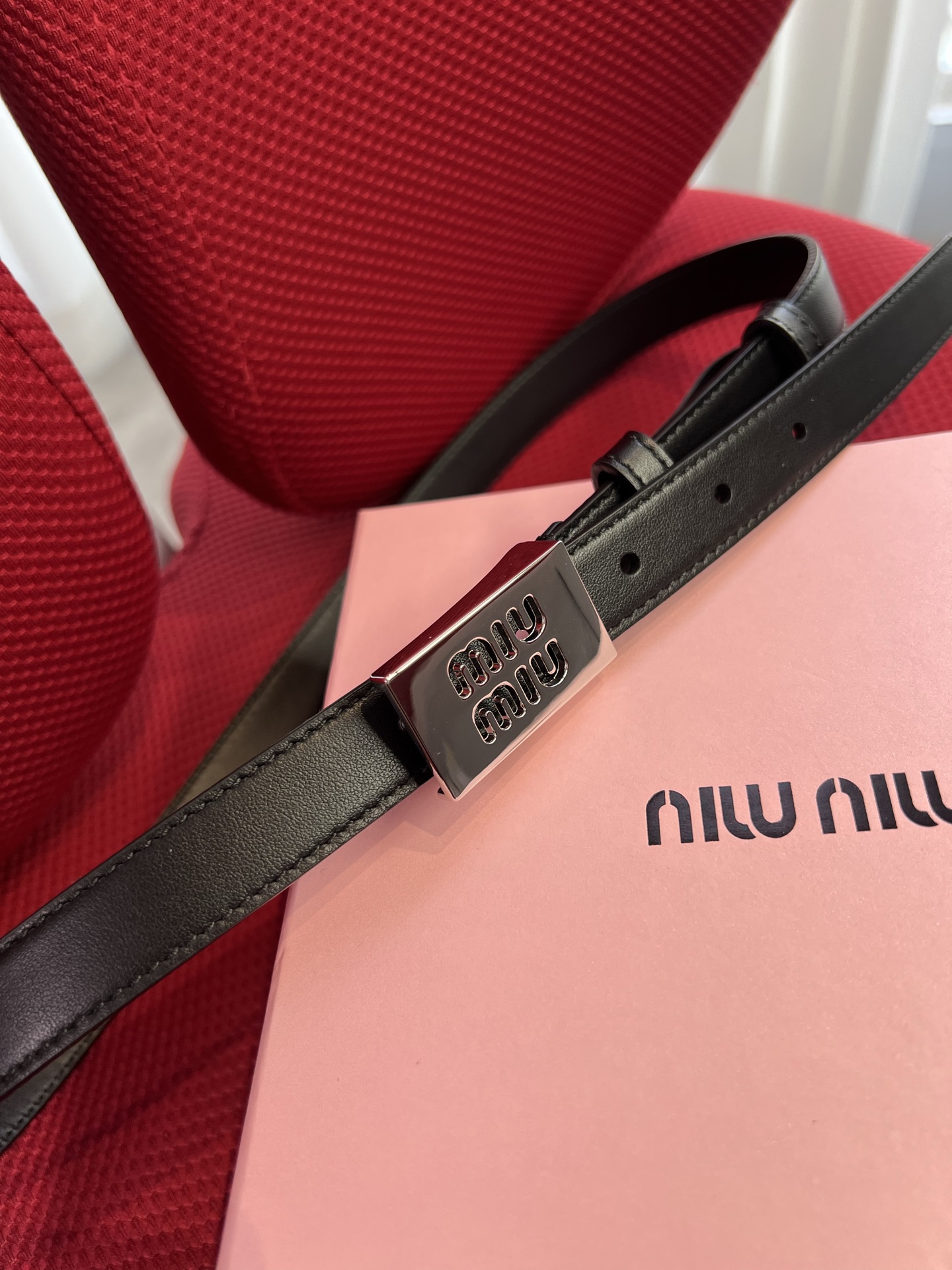 Miu Miu 代购级 缪缪miumiu 新款 ，营造 撞色与纹理效果 搭扣饰醒目徽标 2cm