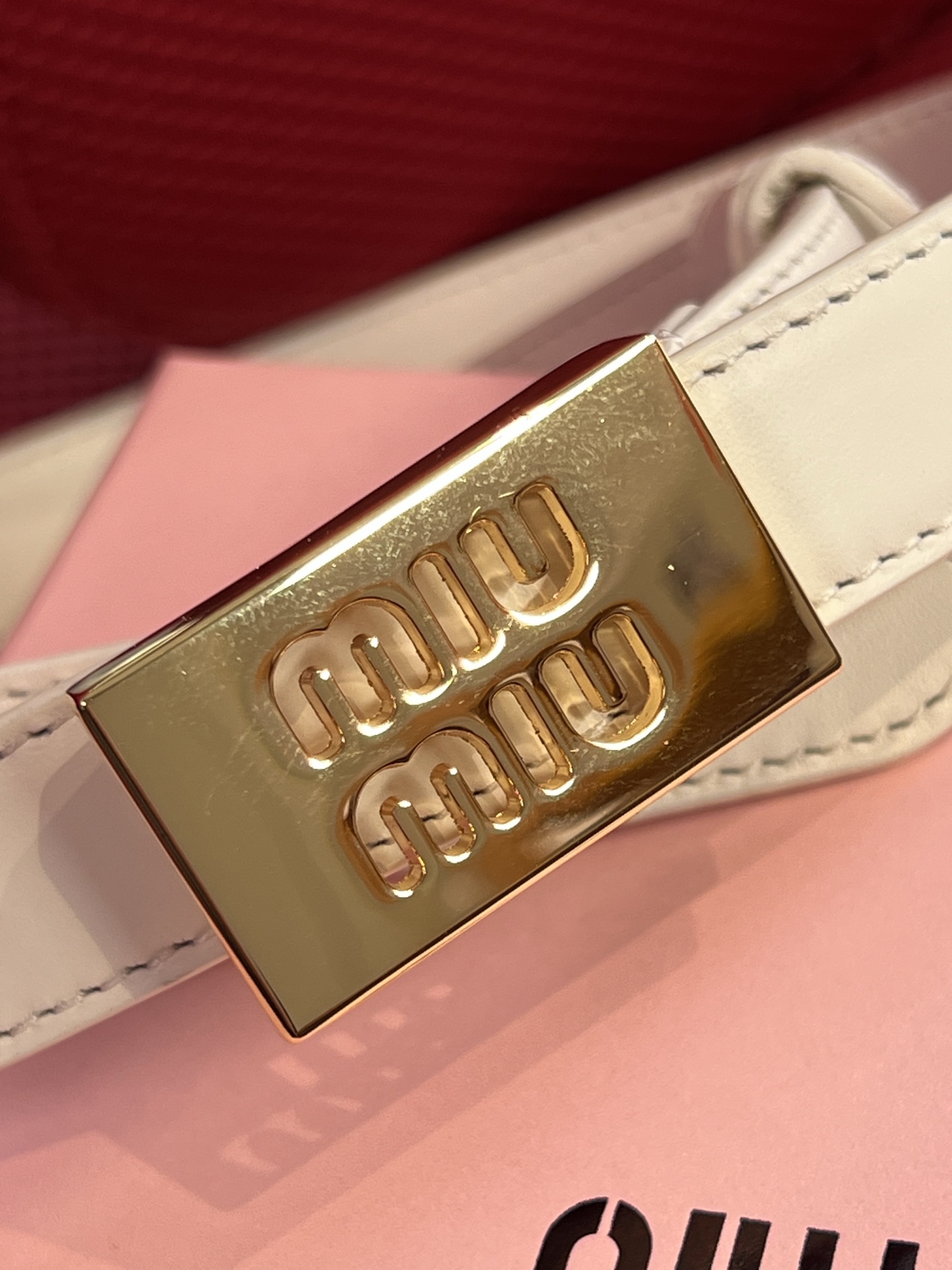 Miu Miu 代购级 缪缪miumiu 新款 ，营造 撞色与纹理效果 搭扣饰醒目徽标 2cm