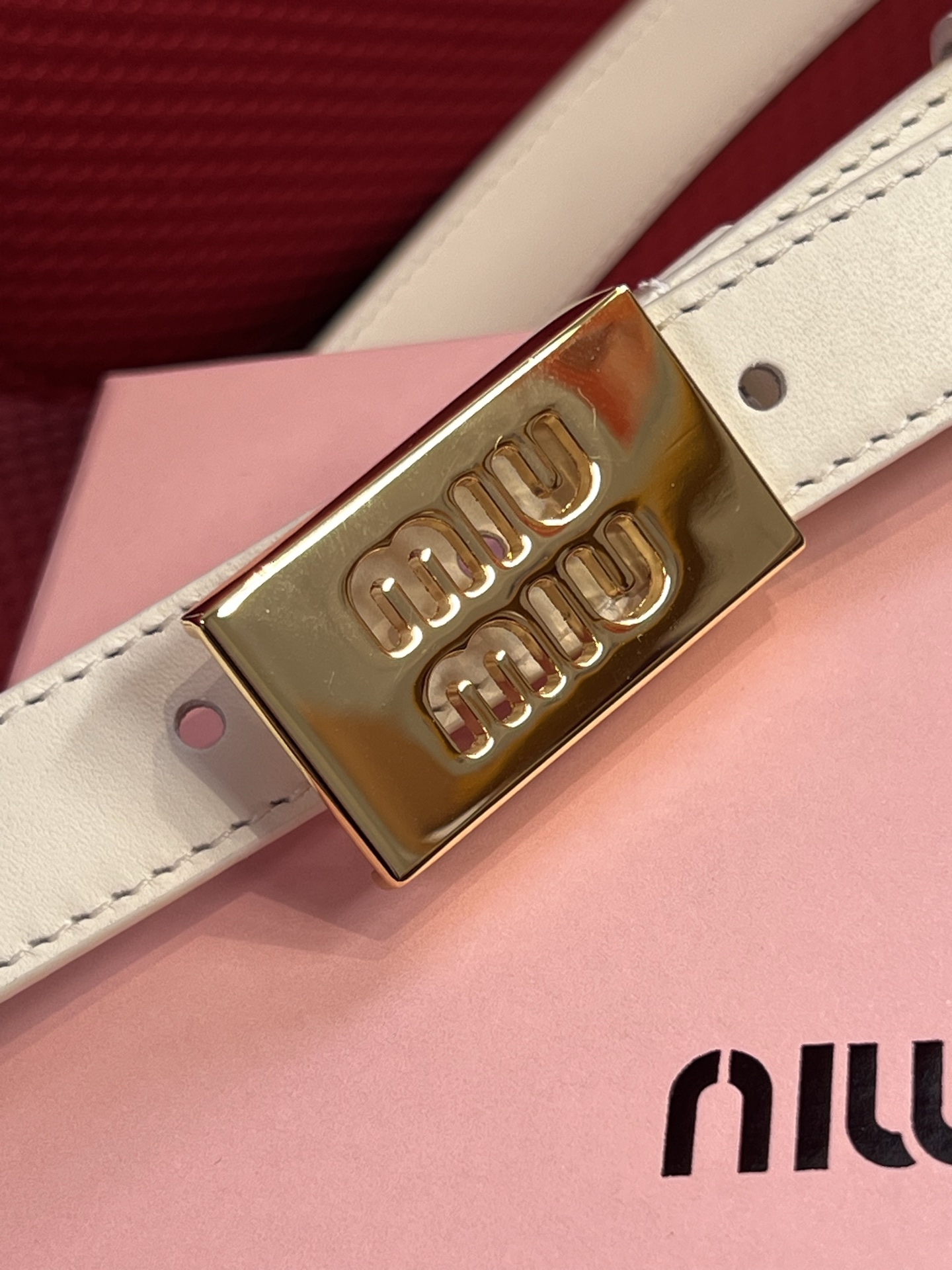 Miu Miu 代购级 缪缪miumiu 新款 ，营造 撞色与纹理效果 搭扣饰醒目徽标 2cm