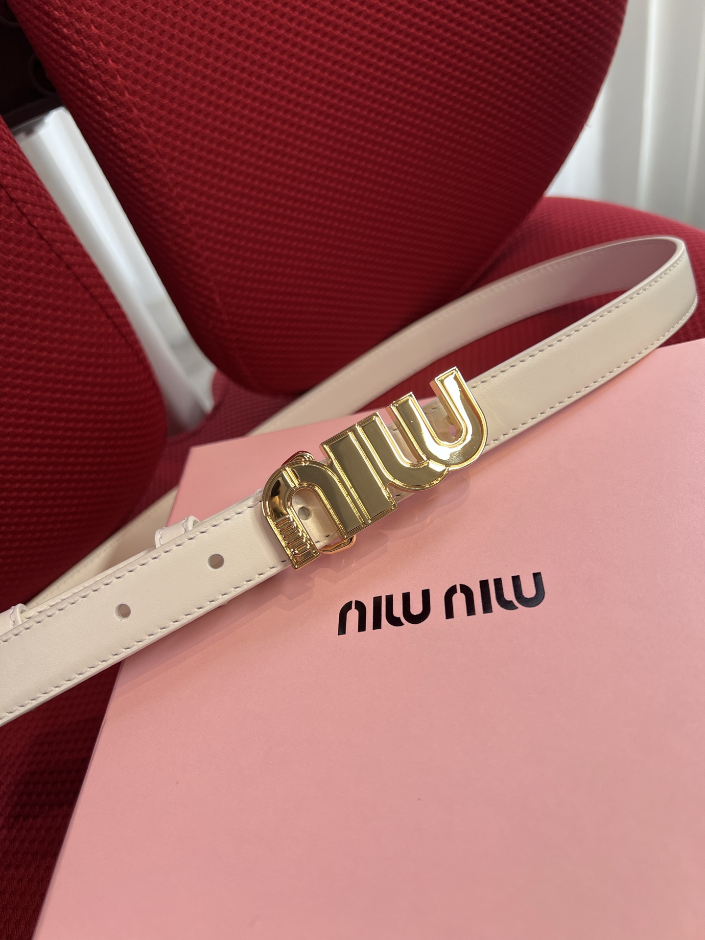 Miu Miu 代购级 缪缪miumiu 新款 ，营造 撞色与纹理效果 搭扣饰醒目徽标 2cm