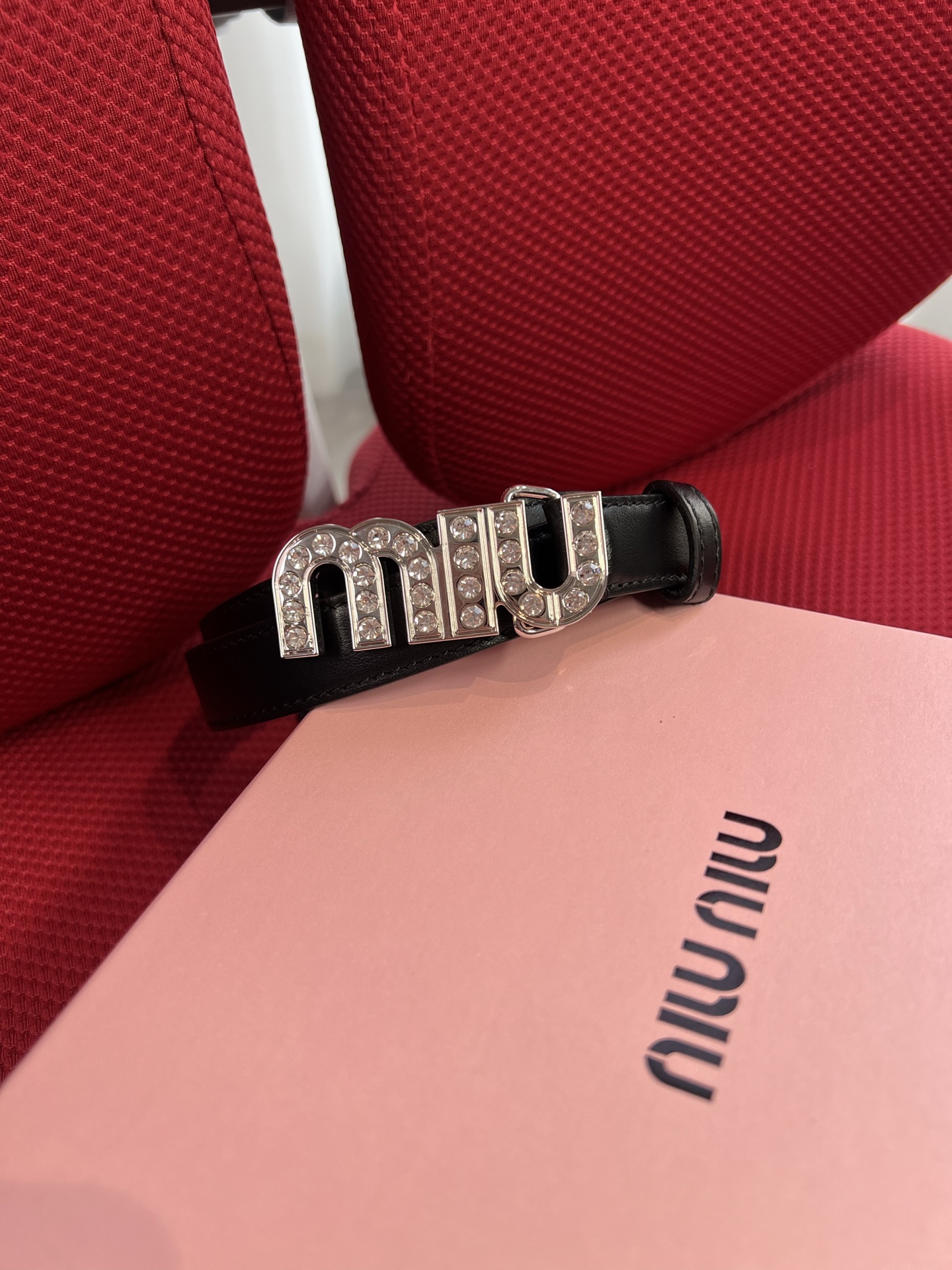 Miu Miu 代购级 缪缪miumiu 新款 ，营造 撞色与纹理效果 搭扣饰醒目徽标 2cm