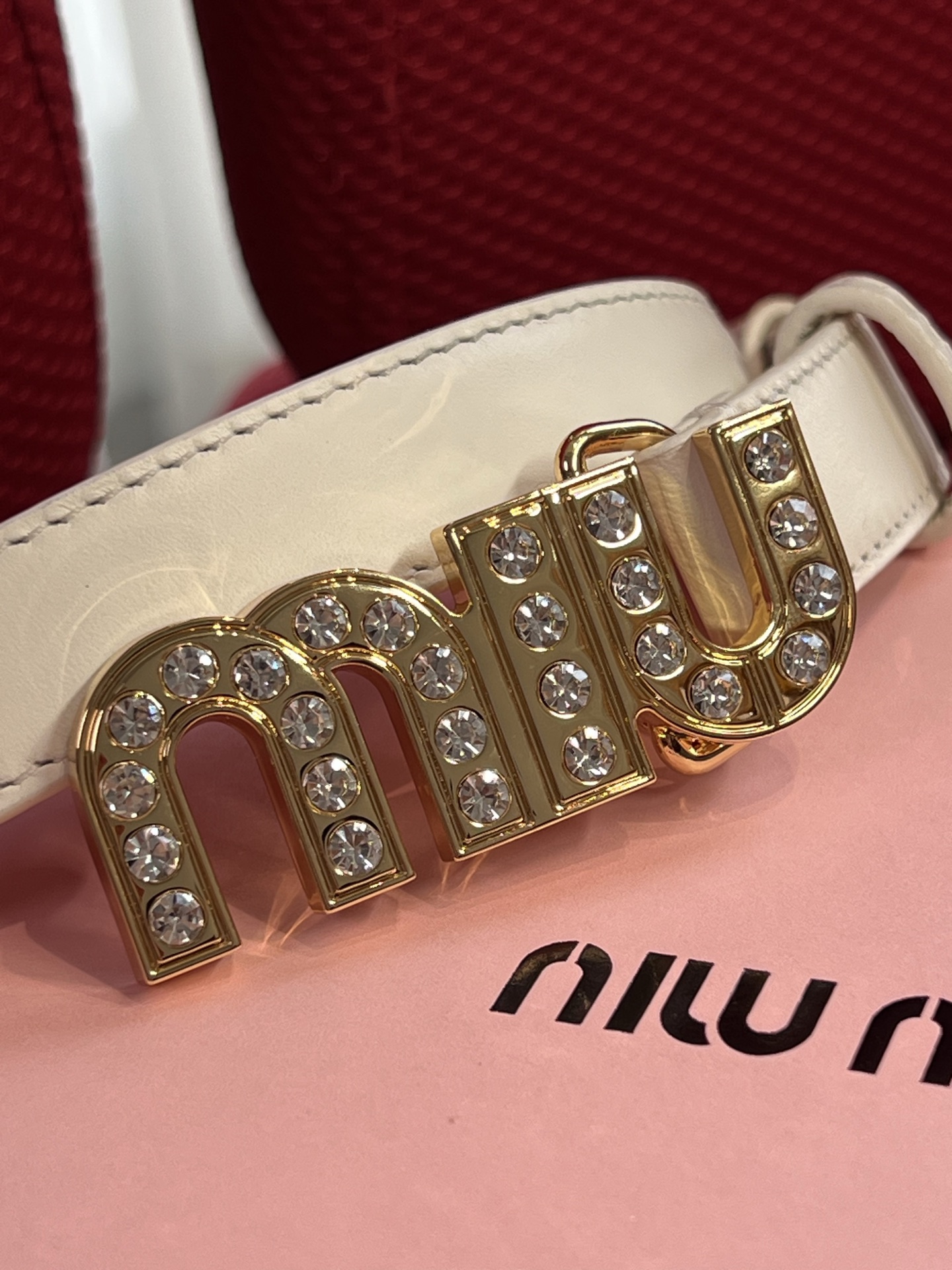 Miu Miu 代购级 缪缪miumiu 新款 ，营造 撞色与纹理效果 搭扣饰醒目徽标 2cm