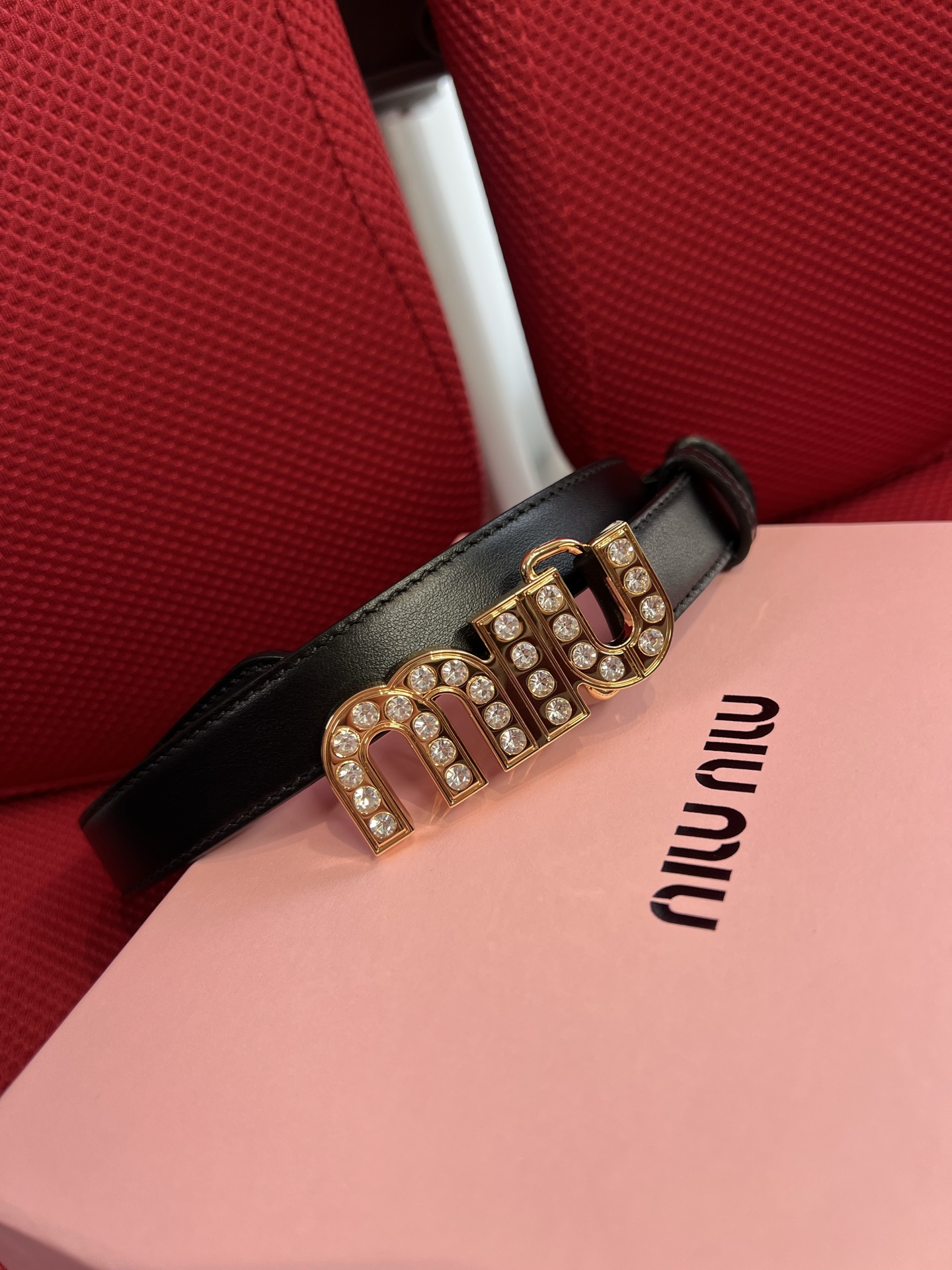 Miu Miu 代购级 缪缪miumiu 新款 ，营造 撞色与纹理效果 搭扣饰醒目徽标 2cm