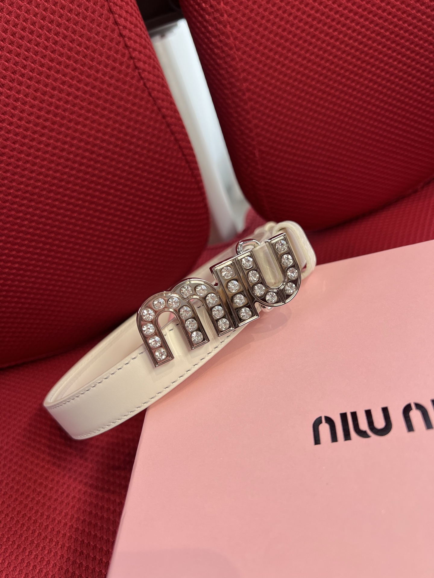 Miu Miu 代购级 缪缪miumiu 新款 ，营造 撞色与纹理效果 搭扣饰醒目徽标 2cm