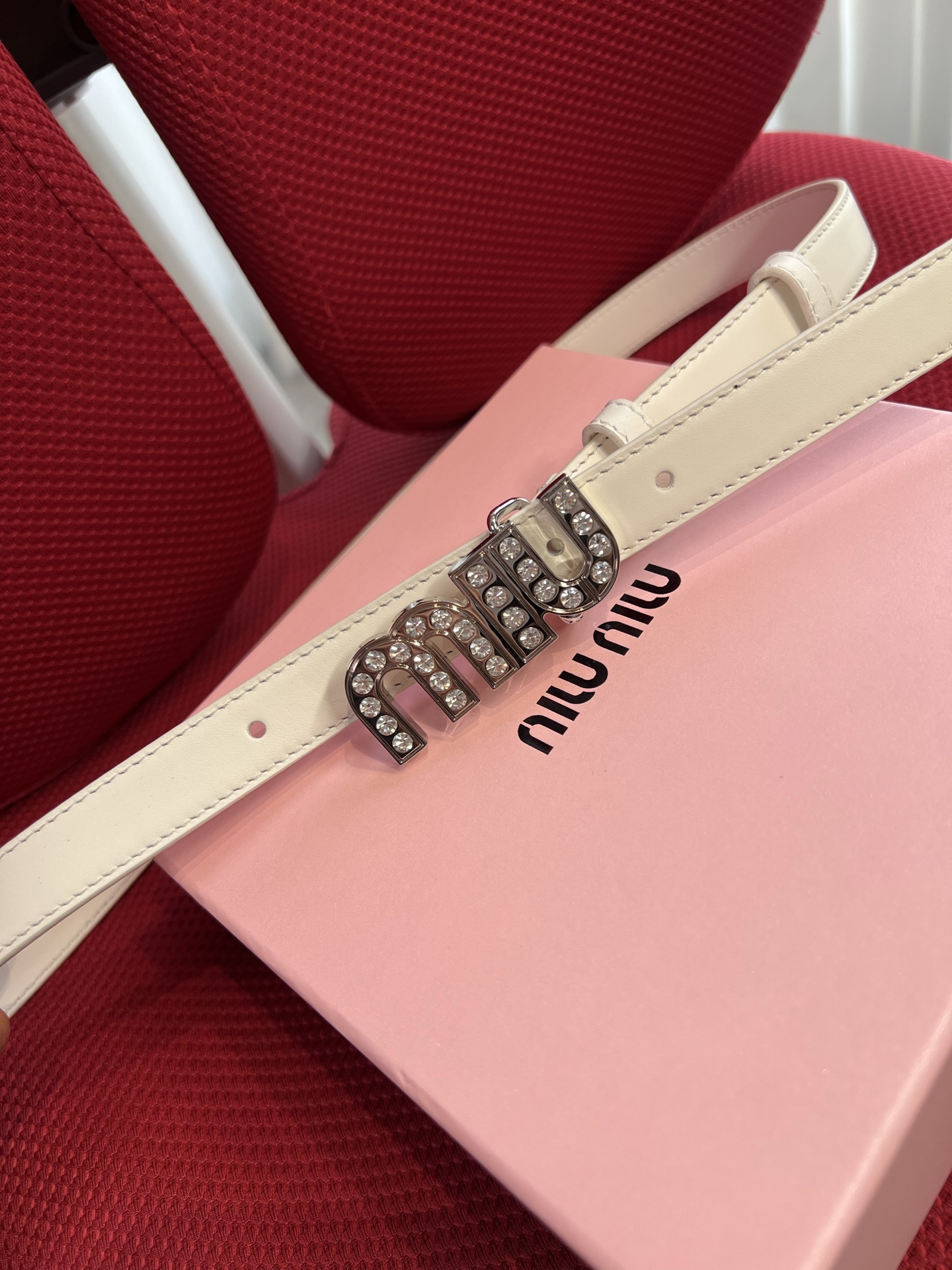 Miu Miu 代购级 缪缪miumiu 新款 ，营造 撞色与纹理效果 搭扣饰醒目徽标 2cm