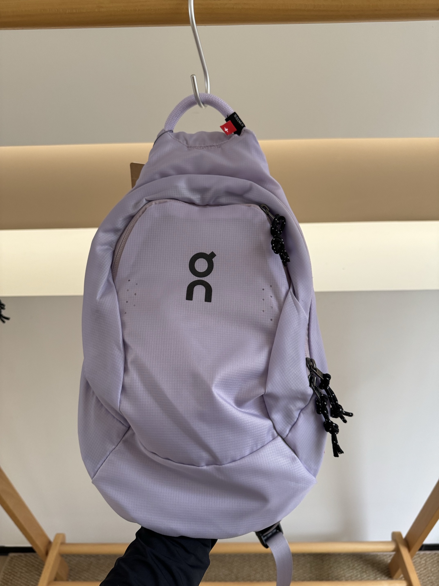 NO:811677,On Angpa has since fallen in love with the crossbody bag #安Paul, your favorite small bag has arrived. Tell me which one you like. Functional bag. Model number: M043 #ON crossbody bag. Color: black, gray, orange, khaki, light purple, material: water-repellent nylon. Dimension: Width 23, Thickness 2 Height 37cm. Weight 0.2KG. Color chart, trendy department stores, satchels, crossbody bags.19860909On昂跑 从此爱上斜挎包 #昂跑 小包包,你们的最爱到货啦 告诉我喜欢你哪一个 功能性包包 款号M043#ON斜跨胸包 颜色黑色、灰色、橘色、卡其、浅紫、 材质防泼水尼龙 尺寸宽23厚2高37cm 重量0.2KG 颜色图,潮品百货,satchels,crossbody bags,accessory