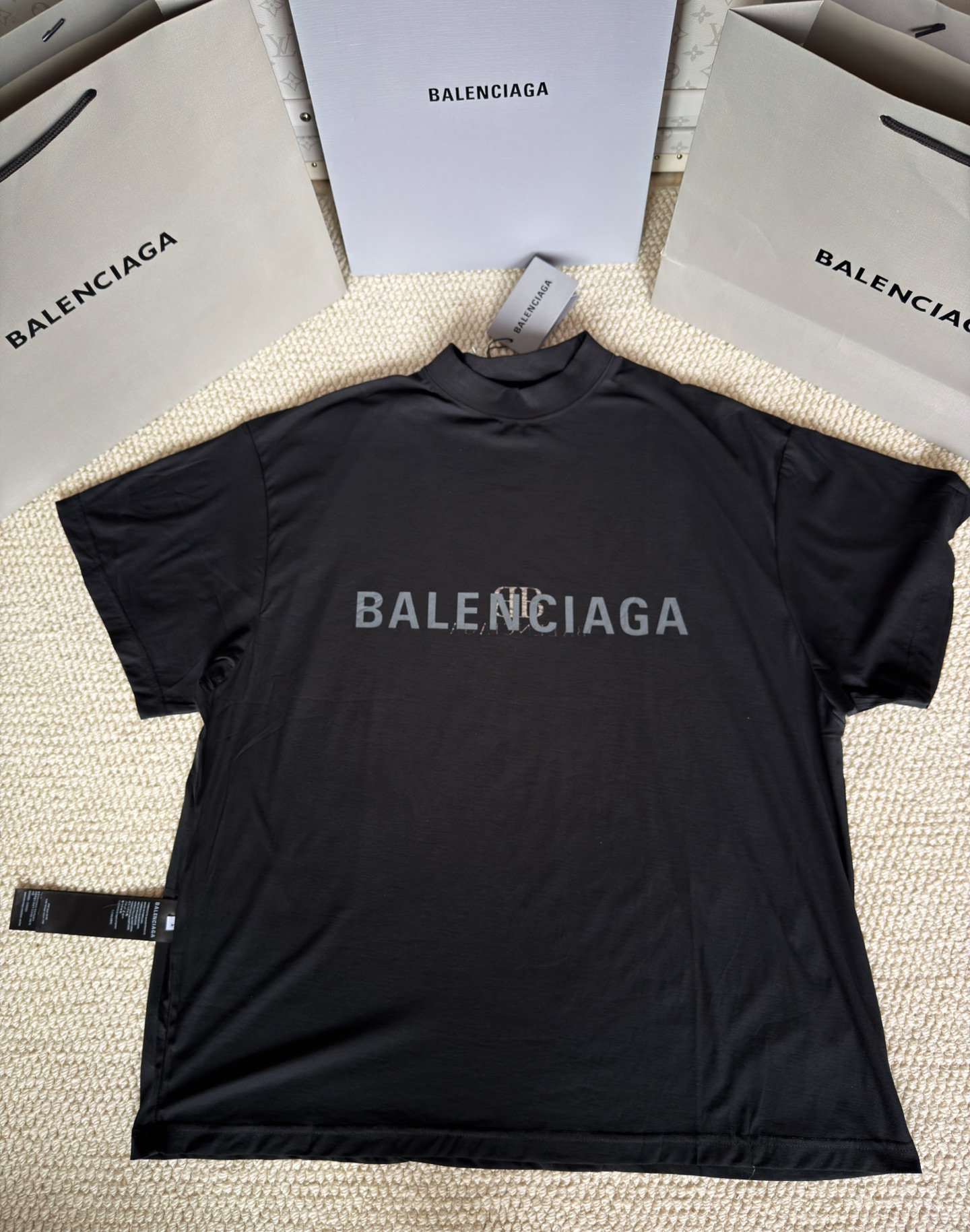 Футболка Balenciaga с логотипом