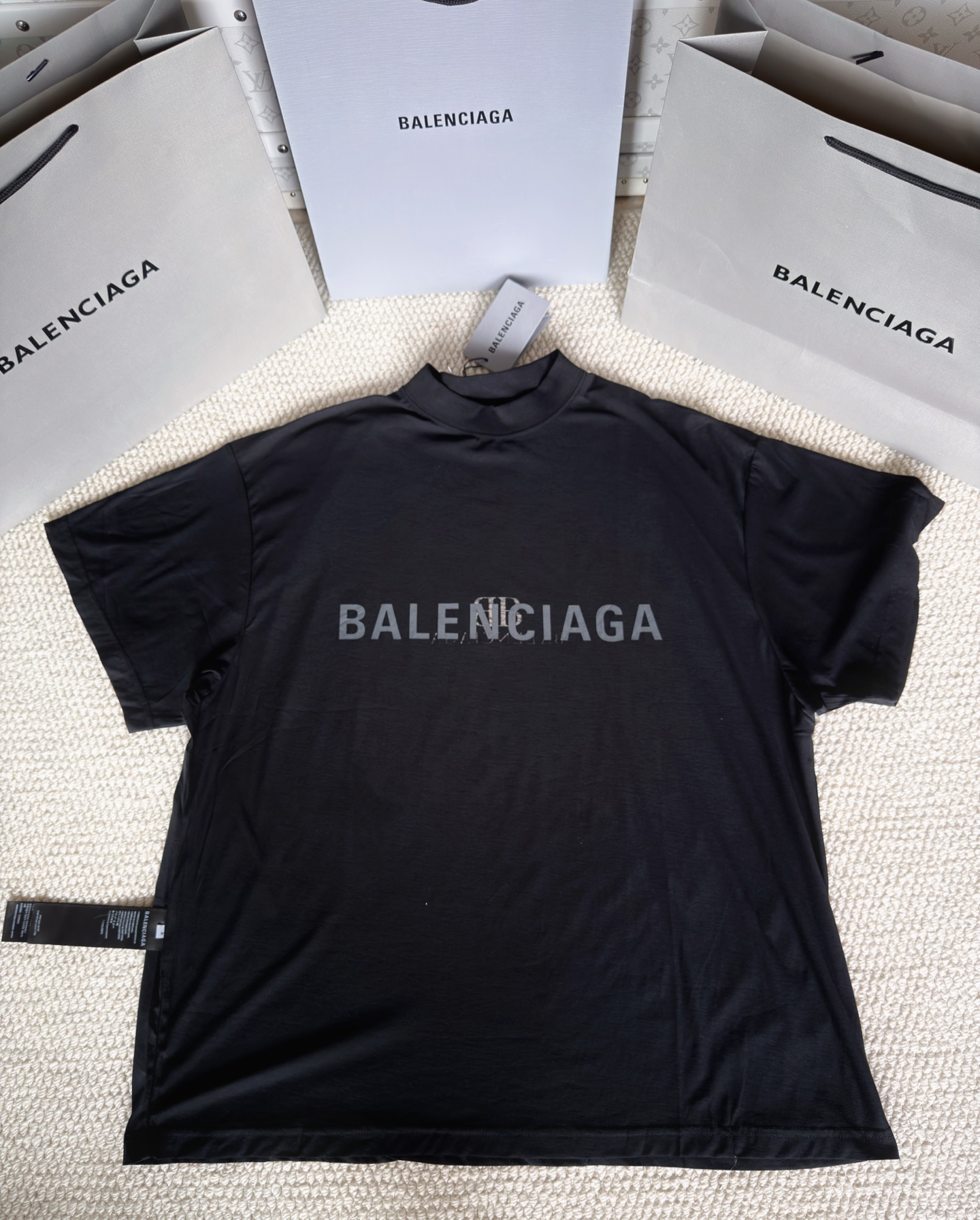 Футболка Balenciaga с логотипом