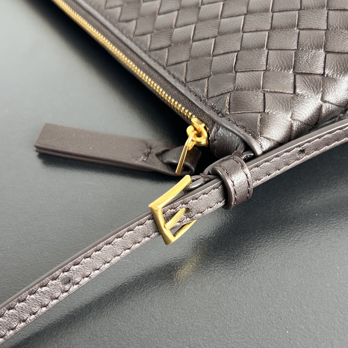 BV's new product Piccolo small woven crossbody bag 👜 876625 Small woven is back on the list ✨ Piccolo means small and exquisite, a higher-level weaving process, the sheepskin is soft, waxy and warm, and the matte texture is low-key and noble photo 2