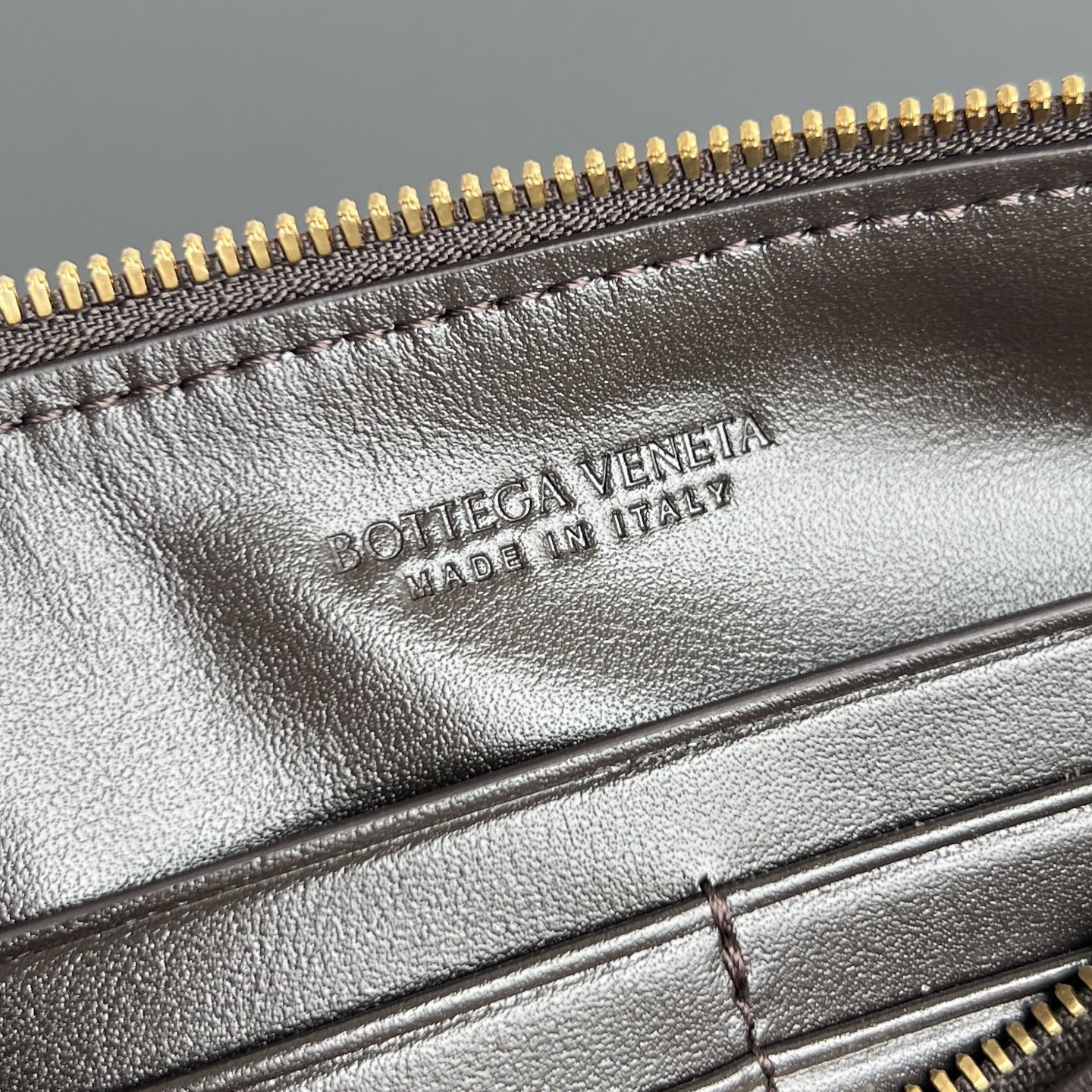 BV's new product Piccolo small woven crossbody bag 👜 876625 Small woven is back on the list ✨ Piccolo means small and exquisite, a higher-level weaving process, the sheepskin is soft, waxy and warm, and the matte texture is low-key and noble photo 4