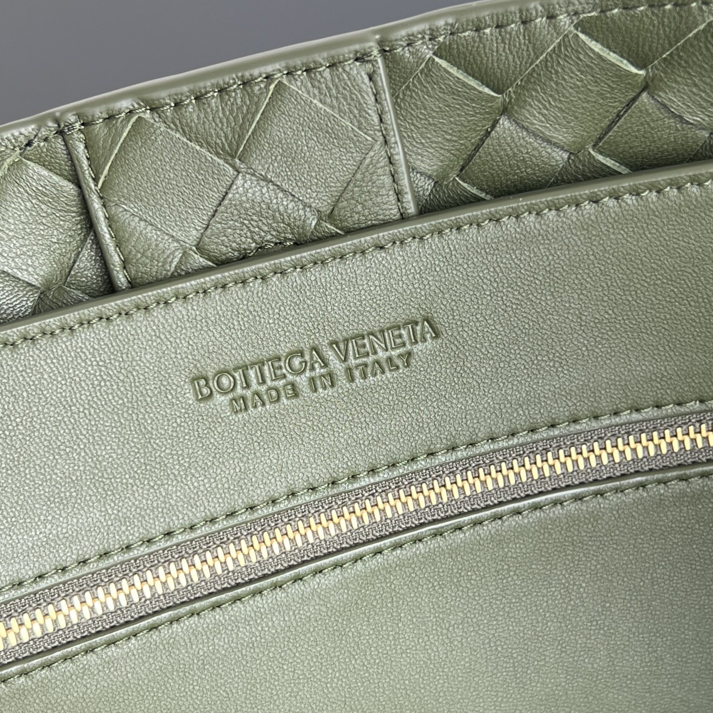 #BV’s new deerskin Andiamo 743575🎈 The warm deerskin velvet Andiamo for autumn and winter is here🍂 Made of cashmere calf deerskin, the touch is softer and more delicate, and the overall body is very full and high-end! The shoulder strap has a sliding metal rope buckle that can be adjusted at will photo 1