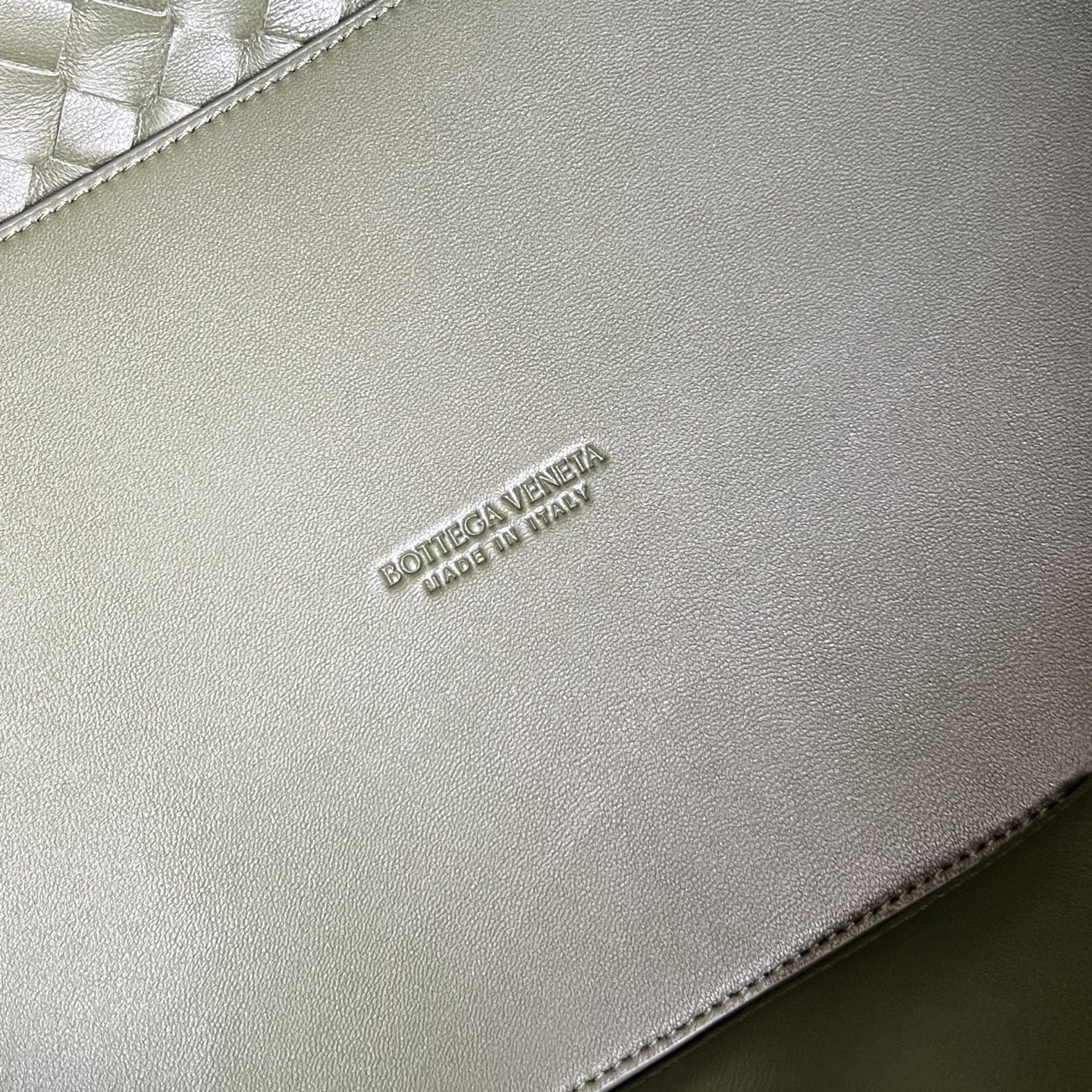 #BV’s new deerskin Andiamo 743575🎈 The warm deerskin velvet Andiamo for autumn and winter is here🍂 Made of cashmere calf deerskin, the touch is softer and more delicate, and the overall body is very full and high-end! The shoulder strap has a sliding metal rope buckle that can be adjusted at will photo 7