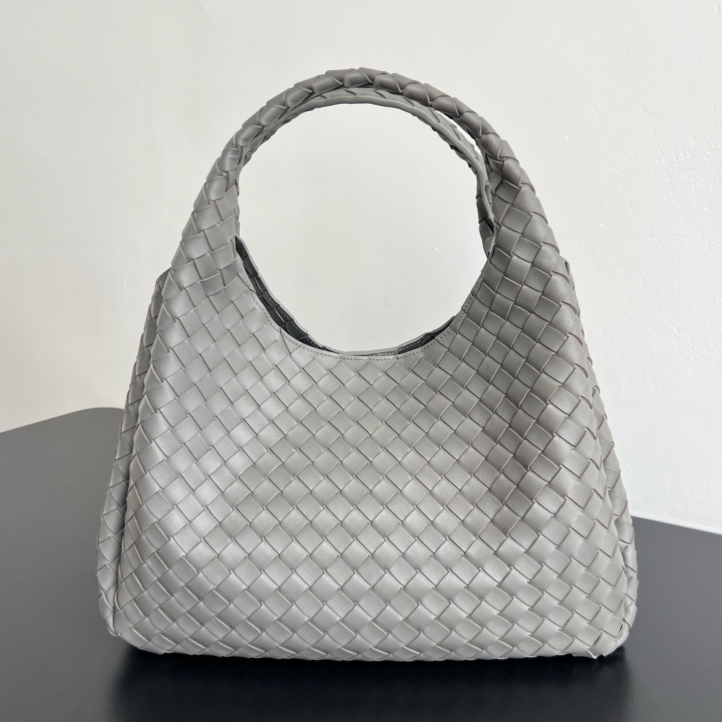 BV new product Campana handbag 844250 The classic return of the Campana handbag is retro and charming☄️Inspired by the classic collection of 2004🌟Each leather strip is made of two layers of Nappa lambskin🐏, showing the ultimate craftsmanship of full weaving inside and outside