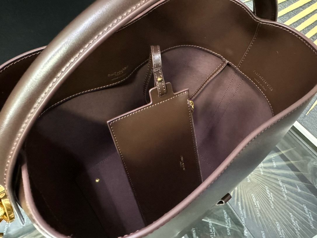 Saint Laurent 20x25x16cm everyday