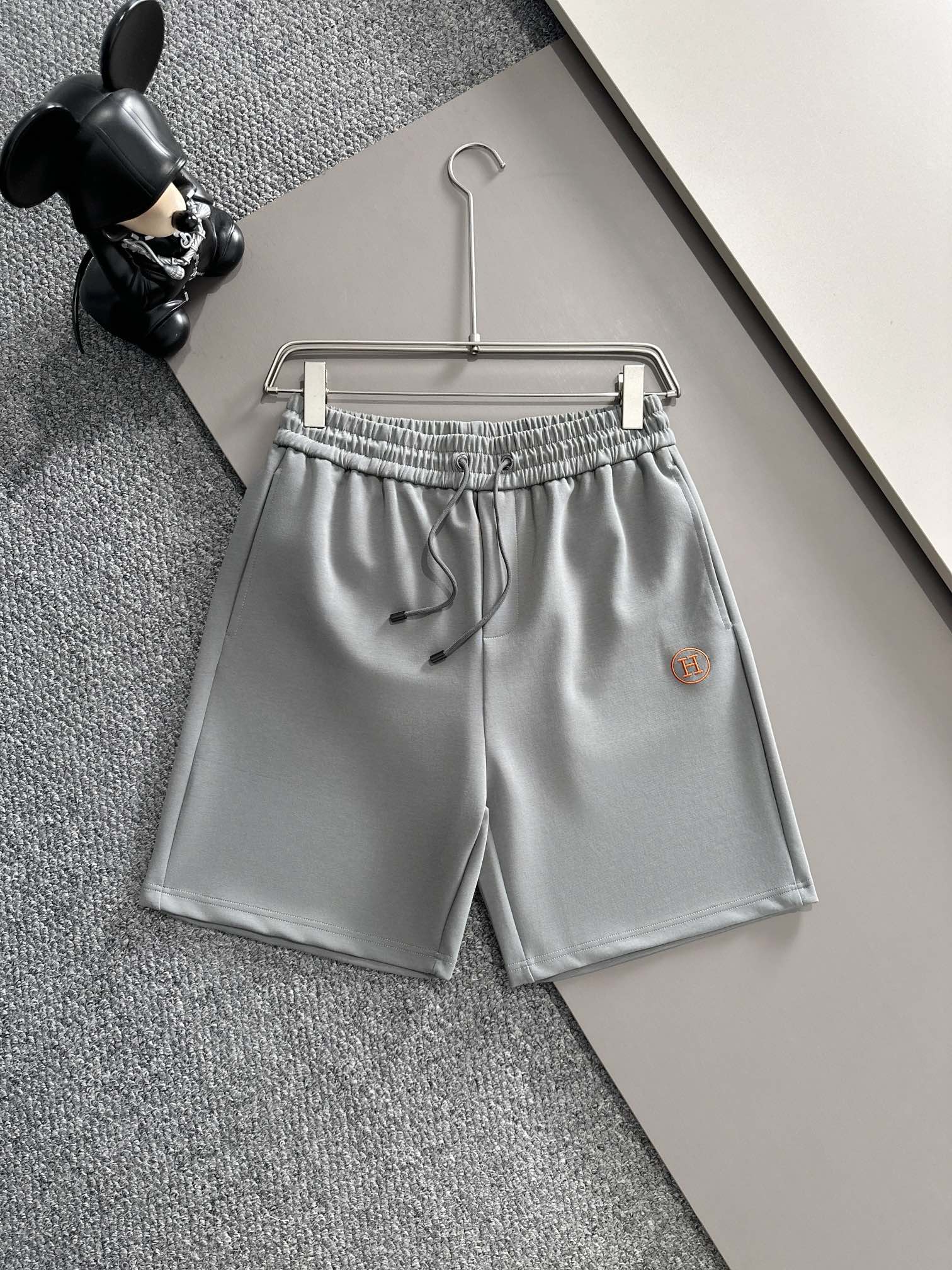 爱马家. 2025春夏新款休闲短裤！官网同步发售。定制品牌...