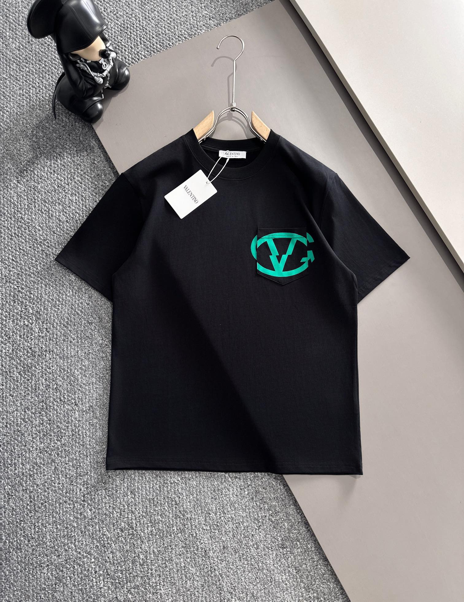 China Sale
 Valentino Kleidung T-Shirt Kaufen Sie hochwertige Fälschung
 Schwarz Weiß Drucken Baumwolle Fashion Kurzarm