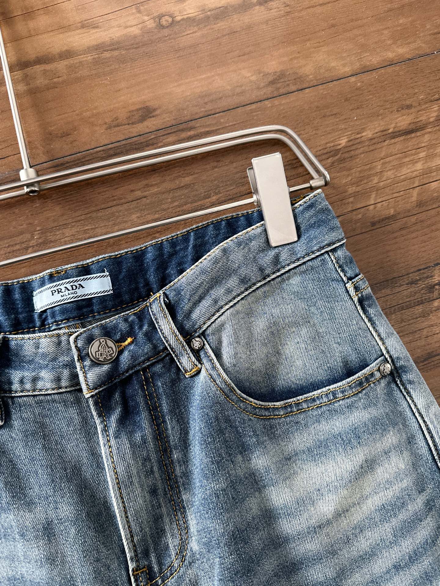 普拉达 2025早秋新款男士休闲牛仔裤，顶级品质！渠道订单，官网同步出售！！原厂订制牛仔全棉材质！适合休