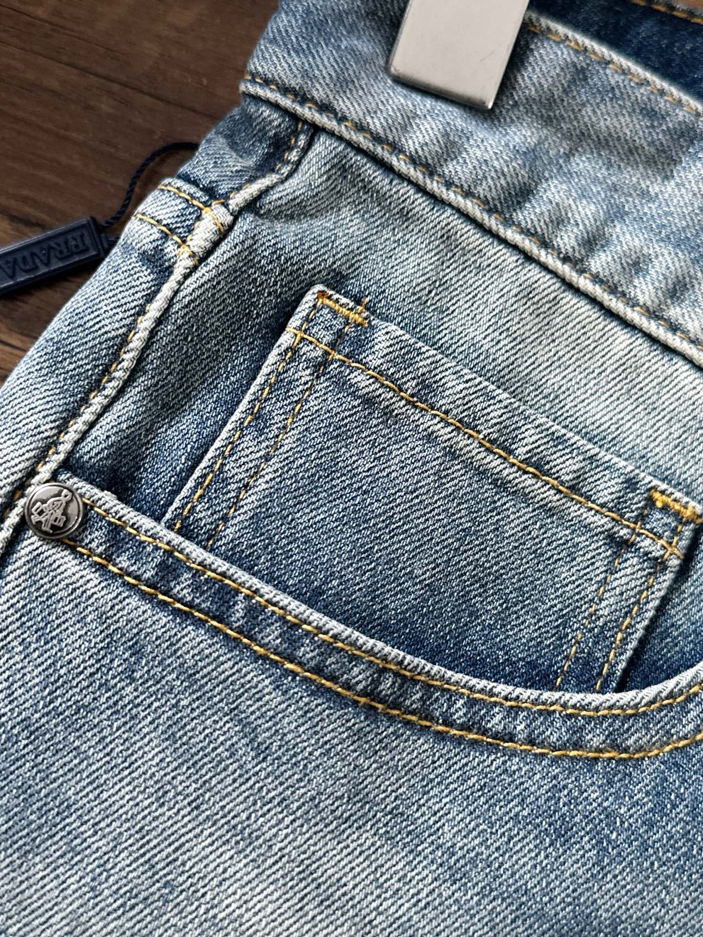 普拉达 2025早秋新款男士休闲牛仔裤，顶级品质！渠道订单，官网同步出售！！原厂订制牛仔全棉材质！适合休