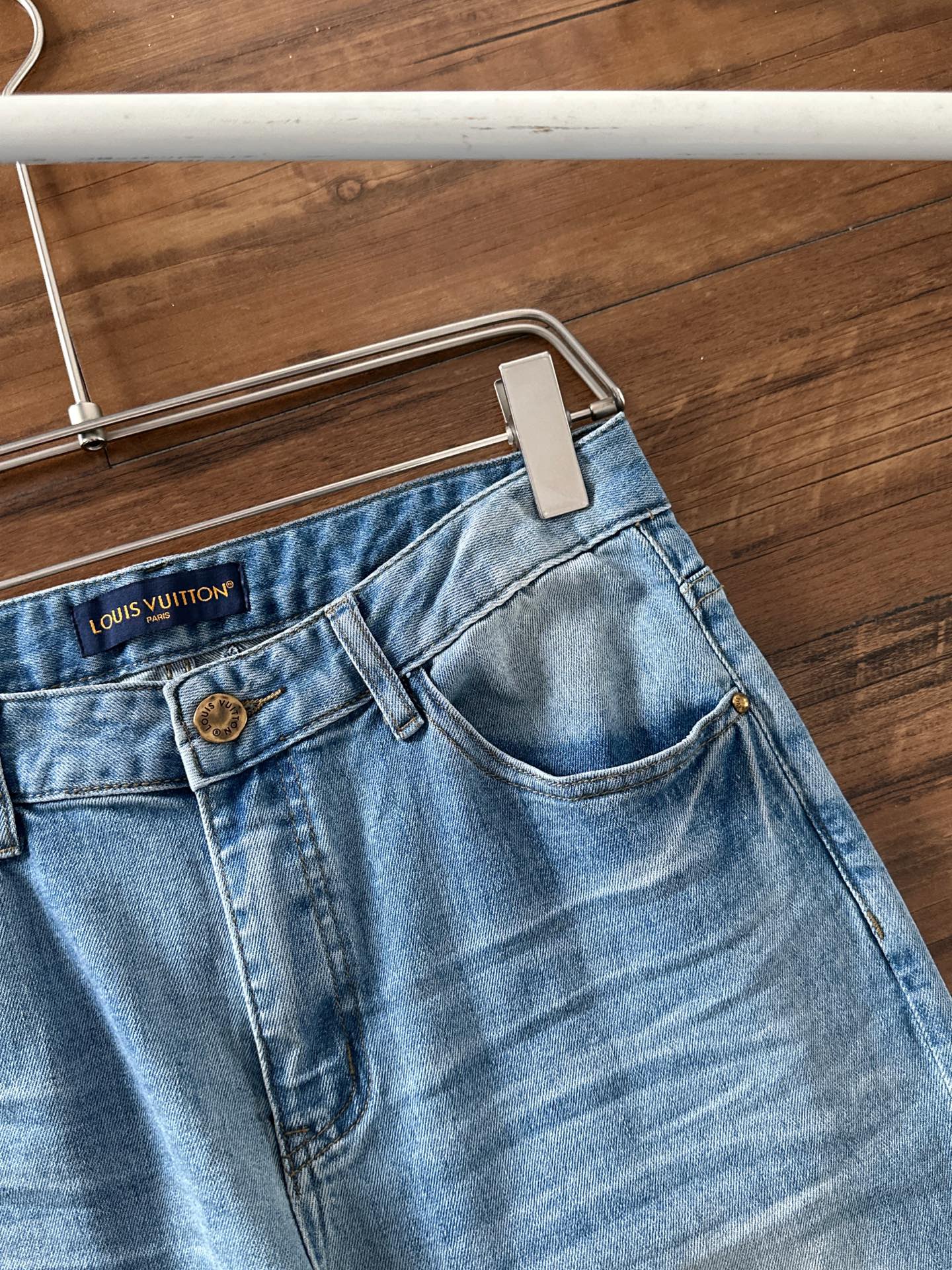 LV 2025早秋新款男士休闲牛仔裤，顶级品质！渠道订单，官网同步出售！！原厂订制牛仔全棉材质！适合休闲