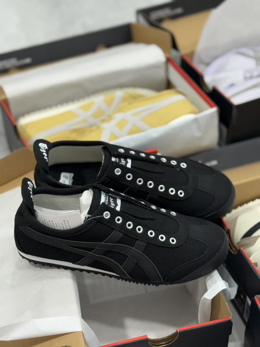 📦：超好穿的鬼冢虎!!
皮面🉐 ¥𝟏𝟐𝟖 帆布🉐¥𝟏𝟏𝟖 !!