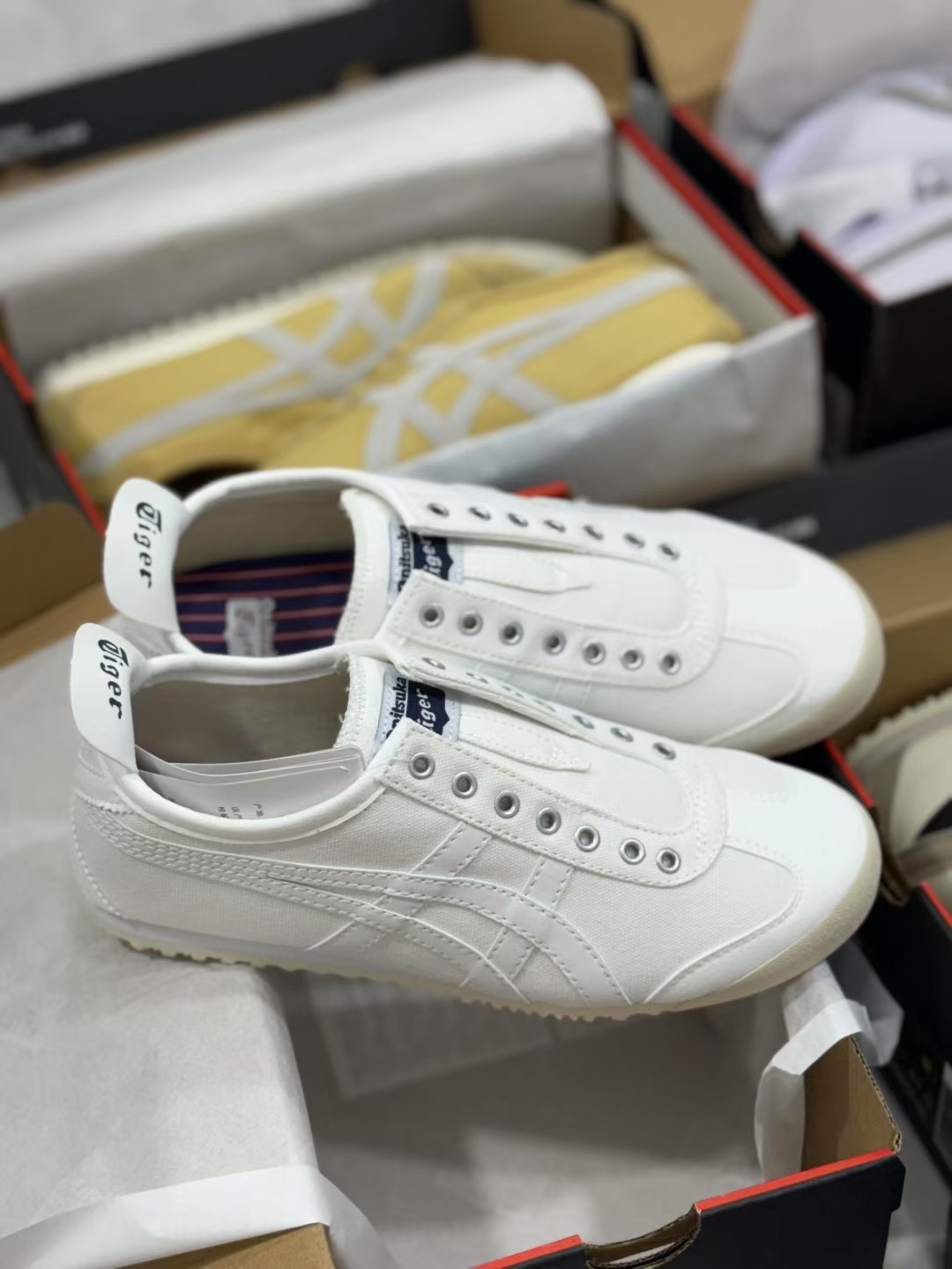 📦：超好穿的鬼冢虎!!
皮面🉐 ¥𝟏𝟐𝟖 帆布🉐¥𝟏𝟏𝟖 !!