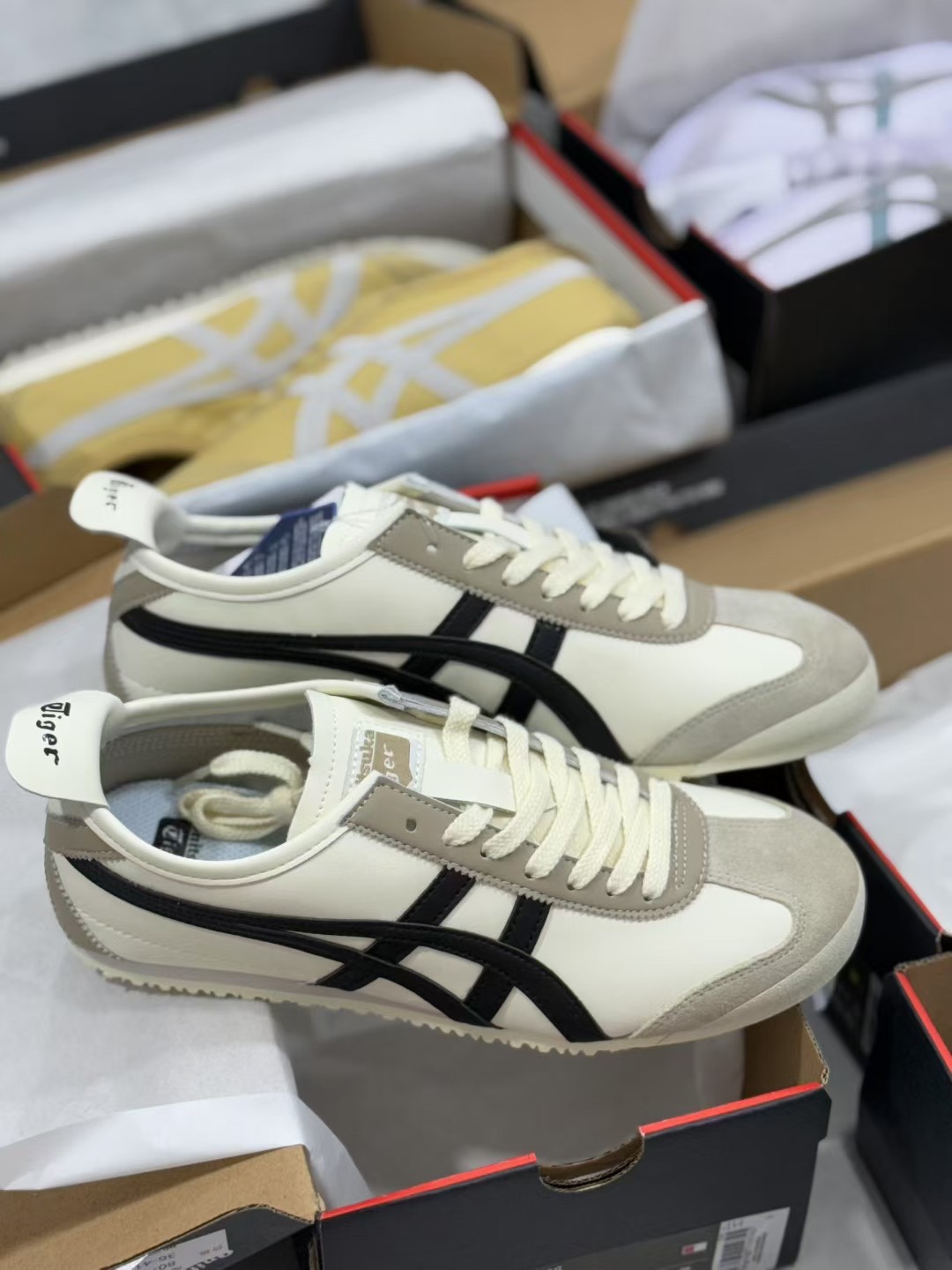 📦：超好穿的鬼冢虎!!
皮面🉐 ¥𝟏𝟐𝟖 帆布🉐¥𝟏𝟏𝟖 !!