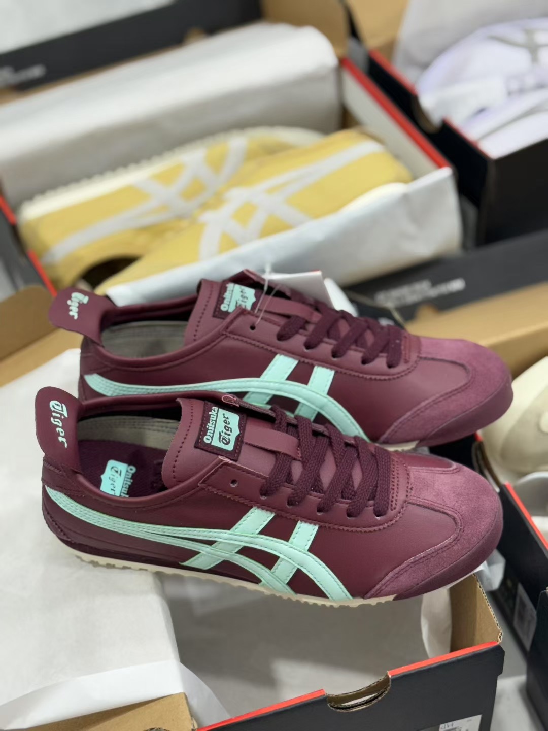 📦：超好穿的鬼冢虎!!
皮面🉐 ¥𝟏𝟐𝟖 帆布🉐¥𝟏𝟏𝟖 !!