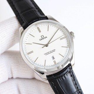 Omega De Ville Trésor 40mm detail 2