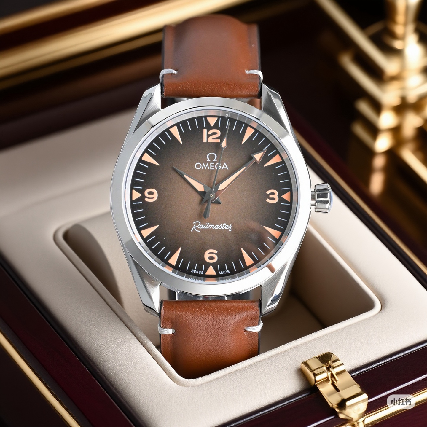 NO:553224,The OMEGA PN1 three-hand Railmaster watch uses the same 38 mm stainless steel case as the Seamaster Aqua Terra, with a thickness of 12.36 mm, and two versions of the large three-hand and small three-hand. The dial has a gradient transition in the center and a matte lacquer effect. It uses retro digital time scales at three, six and nine o'clock, with the iconic triangular arrow-shaped hands, and the scales and hands have a luminous effect.  Equipped with Omega Co-Axial Master Chronometer 8804 (small seconds) or 8806 (central seconds) movement, providing 60 hours or 55 hours of power reserve respectively. S1 exquisitely recommended men's mechanical watch, omega19860909欧米茄 OMEGA PN1 三针 Railmaster 铁霸腕表采用了与海马系列 Aqua Terra 相同的 38 毫米精钢表壳,厚度为 12.36 毫米,分别大三针与小三针两个版本.表盘为中心渐变过渡, 哑光漆面效果,在三、六、九点位采用复古数字时标,搭配标志性的三角箭形指针,且刻度与指针均具备夜光效果. 搭载欧米茄同轴至臻天文台 8804（小秒针）或 8806（中央秒针）机芯,分别提供 60 小时或 55 小时的动力储备 S1精致推荐男士机械腕表,,omega,Watch