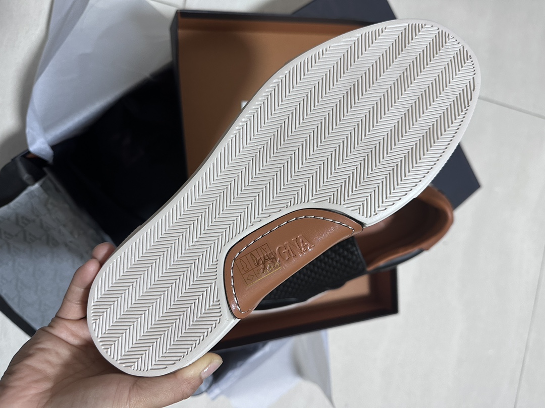 460Tiziano es la zapatilla "básica" de la colección Ermenegildo Zegna Couture, un tributo a la artes