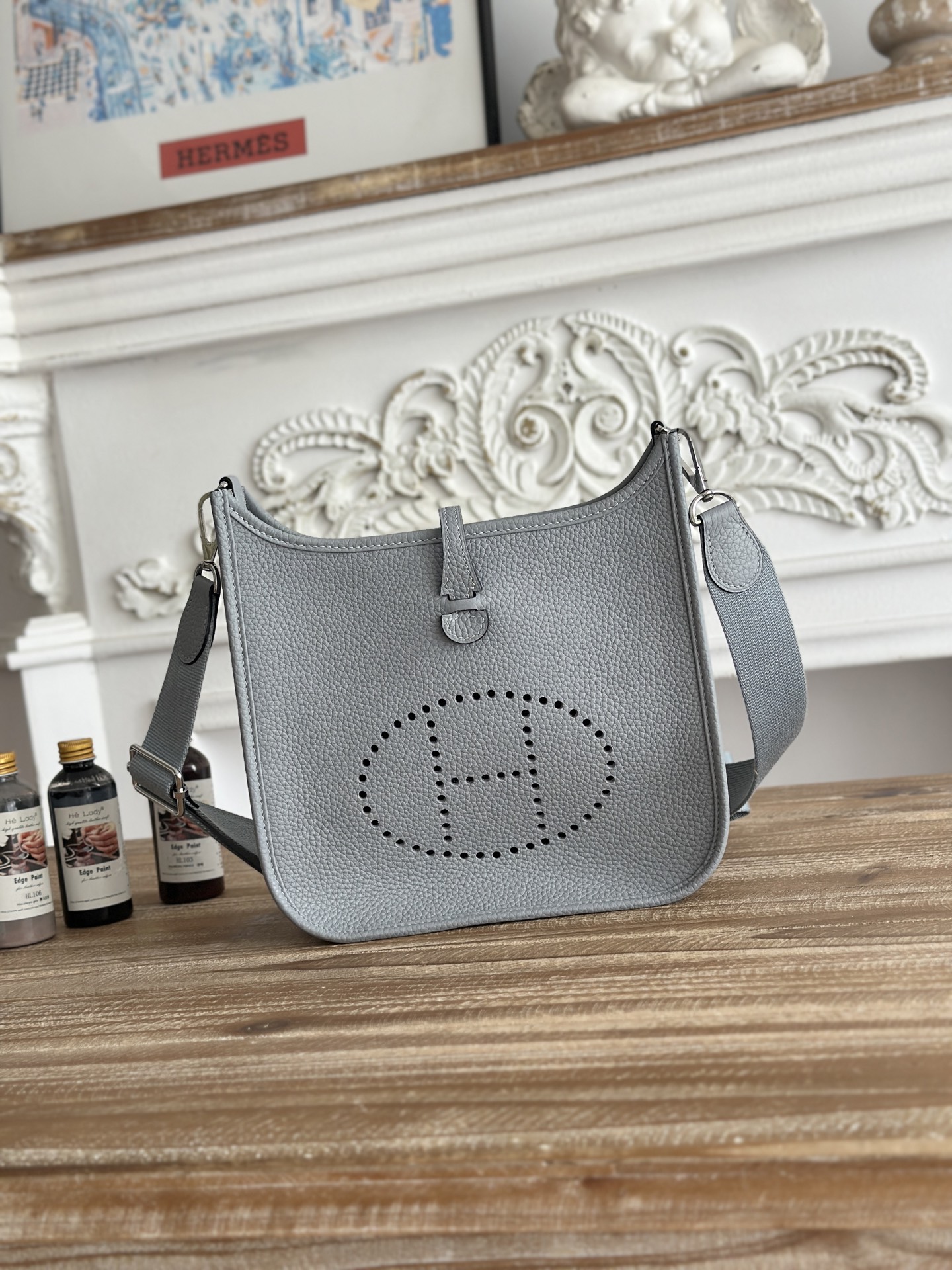 NO:939258,Mini EveyIne ~ Eveyline, semi-handmade + wax thread, self-matched shoulder strap + tc cowhide, color puppet gray, gold and silver buckles, size 23cm, Hermes, hermes, cowhide, Hermes,19860909Mini EveyIne ~伊芙琳 半手工+蜡线 自配肩带+tc牛皮 颜色木偶灰、金银扣均有 尺寸23cm,爱马仕,hermes,cowhide,Hermes,,Bag