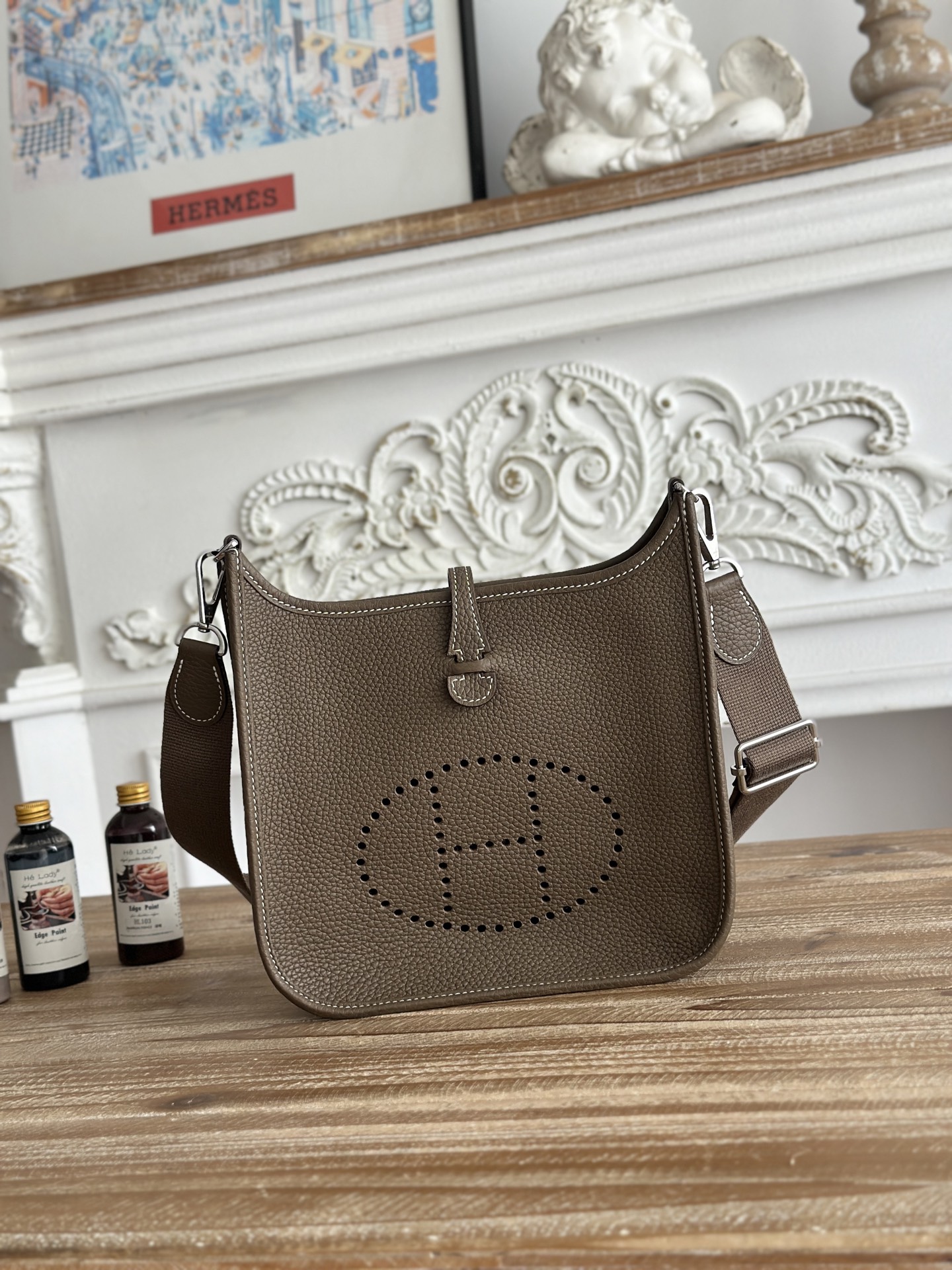 NO:939266,Mini EveyIne ~ Eveyline, semi-handmade + wax thread, self-matched shoulder strap + tc cowhide, color elephant gray, gold and silver buckles, size 23cm, Hermes, hermes, cowhide, Hermes,19860909Mini EveyIne ~伊芙琳 半手工+蜡线 自配肩带+tc牛皮 颜色大象灰、金银扣均有 尺寸23cm,爱马仕,hermes,cowhide,Hermes,,Bag