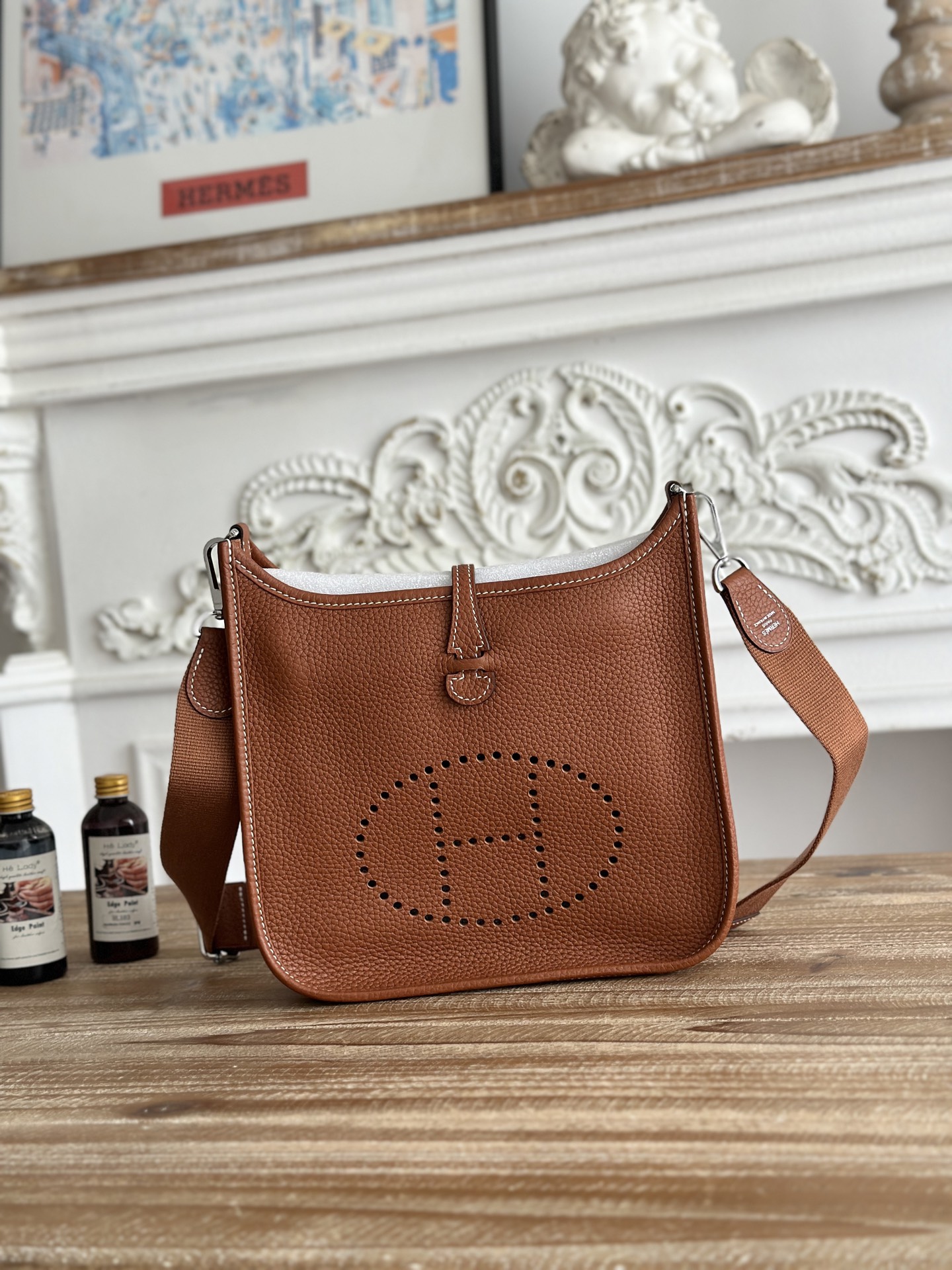NO:939289,Mini EveyIne ~ Eveyline, semi-handmade + wax thread, self-matched shoulder strap + tc cowhide, golden brown color, gold and silver buckles, size 23cm, Hermes, hermes, cowhide, Hermes,19860909Mini EveyIne ~伊芙琳 半手工+蜡线 自配肩带+tc牛皮 颜色金棕色、金银扣均有 尺寸23cm,爱马仕,hermes,cowhide,Hermes,,Bag