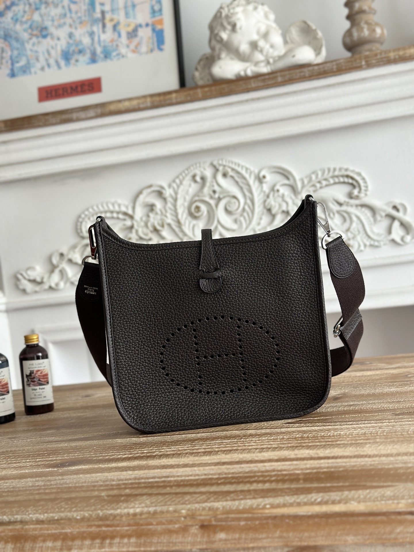 NO:939293,Mini EveyIne ~ Eveyline, semi-handmade + wax thread, self-matched shoulder strap + tc cowhide, color ebony, gold and silver buckles, size 23cm, Hermes, hermes, cowhide, Hermes,19860909Mini EveyIne ~伊芙琳 半手工+蜡线 自配肩带+tc牛皮 颜色乌木色、金银扣均有 尺寸23cm,爱马仕,hermes,cowhide,Hermes,,Bag