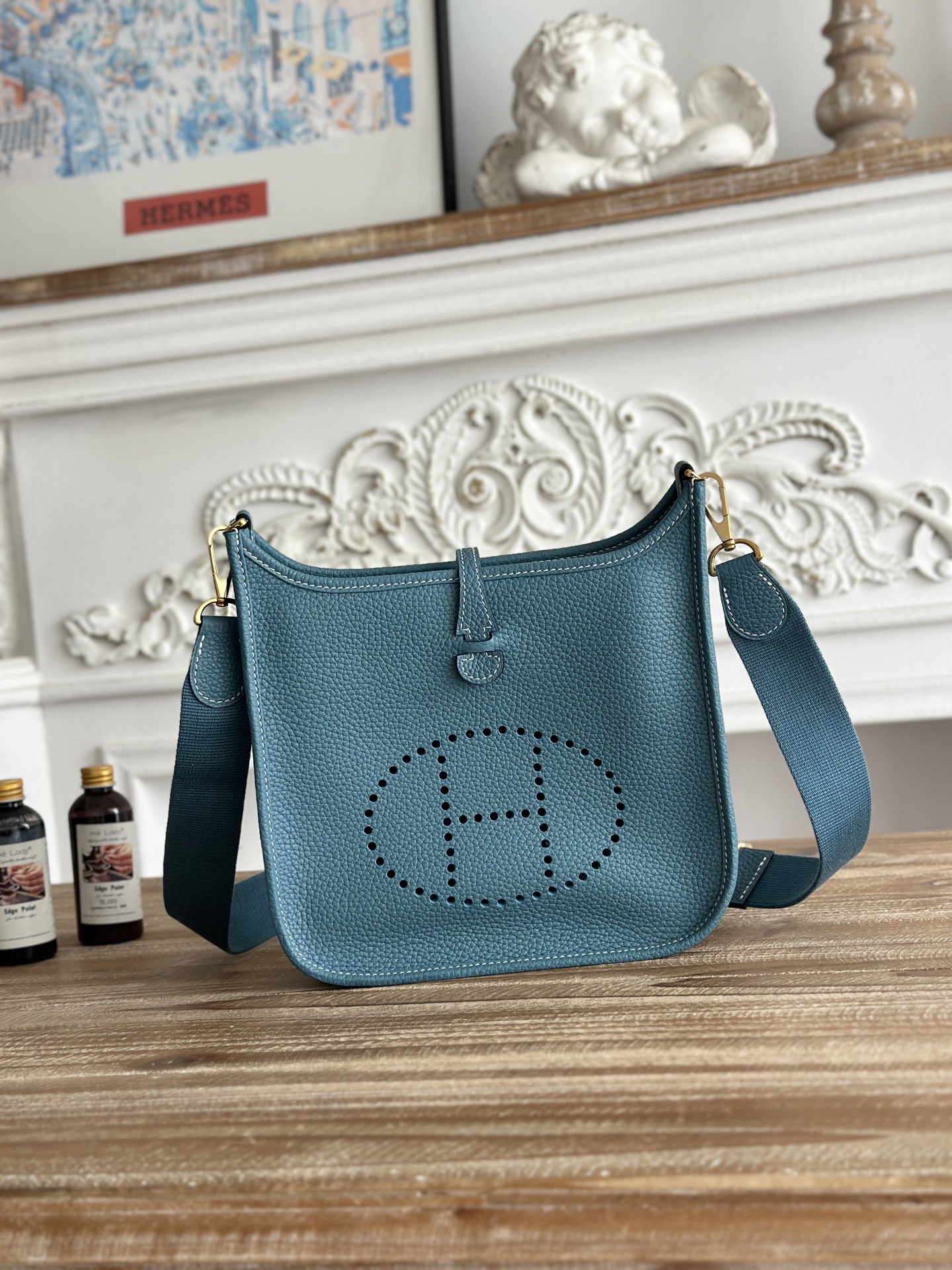 NO:939312,Mini EveyIne ~ Eveyline, semi-handmade + wax thread, self-matched shoulder strap + tc cowhide, medium blue color, gold and silver buckles, size 23cm, Hermes, hermes, cowhide, Hermes,19860909Mini EveyIne ~伊芙琳 半手工+蜡线 自配肩带+tc牛皮 颜色中蓝、金银扣均有 尺寸23cm,爱马仕,hermes,cowhide,Hermes,,Bag