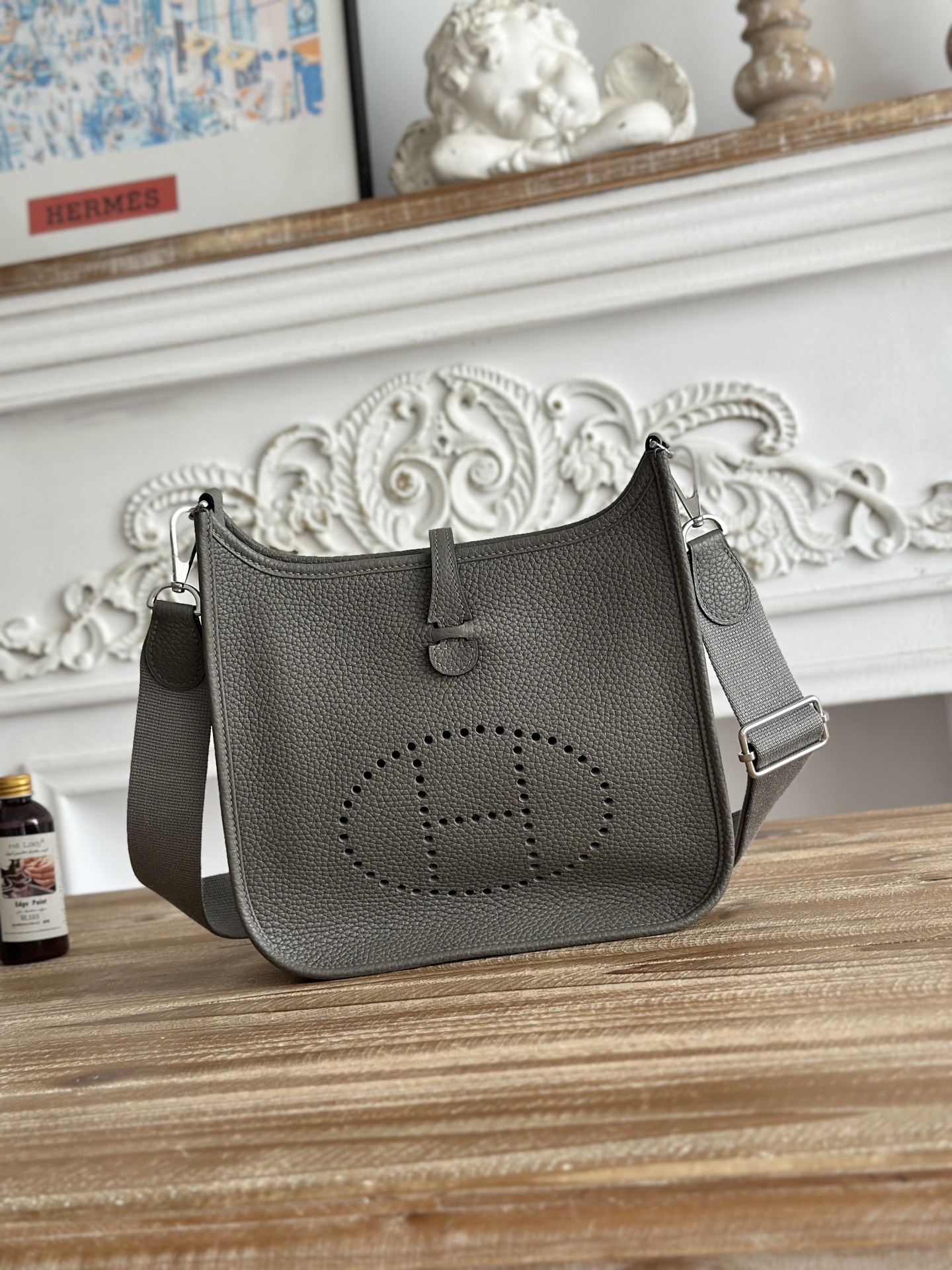 NO:939317,Mini EveyIne ~ Eveyline, semi-handmade + wax thread, self-matched shoulder strap + tc cowhide, color cumulonimbus gray, gold and silver buckles, size 23cm, Hermes, hermes, cowhide, Hermes,19860909Mini EveyIne ~伊芙琳 半手工+蜡线 自配肩带+tc牛皮 颜色积雨云灰、金银扣均有 尺寸23cm,爱马仕,hermes,cowhide,Hermes,,Bag