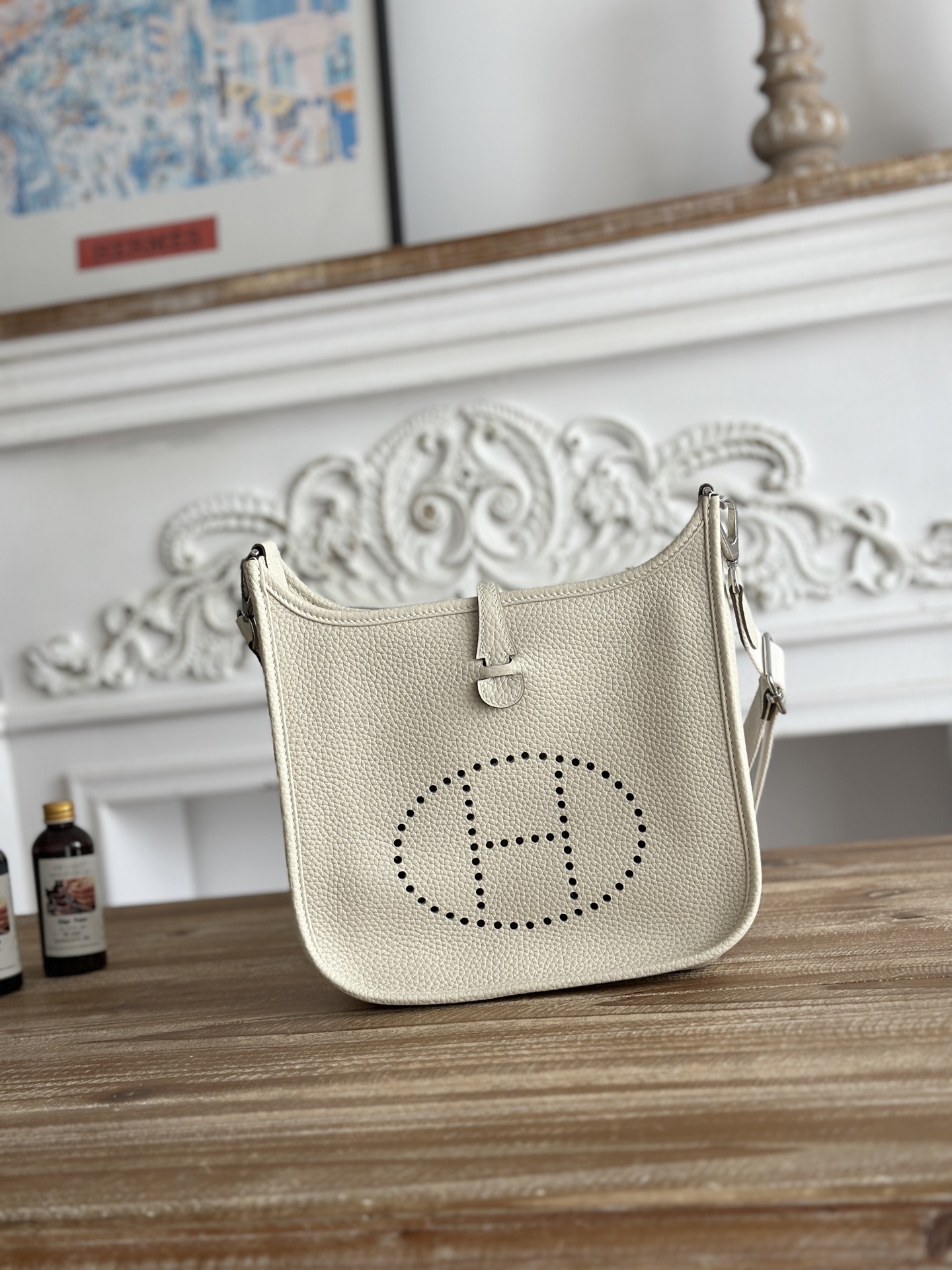 NO:939323,Mini EveyIne ~ Eveyline, semi-handmade + wax thread, self-matched shoulder strap + tc cowhide, color milkshake white, gold and silver buckles, size 23cm, Hermes, hermes, cowhide, Hermes,19860909Mini EveyIne ~伊芙琳 半手工+蜡线 自配肩带+tc牛皮 颜色奶昔白、金银扣均有 尺寸23cm,爱马仕,hermes,cowhide,Hermes,,Bag