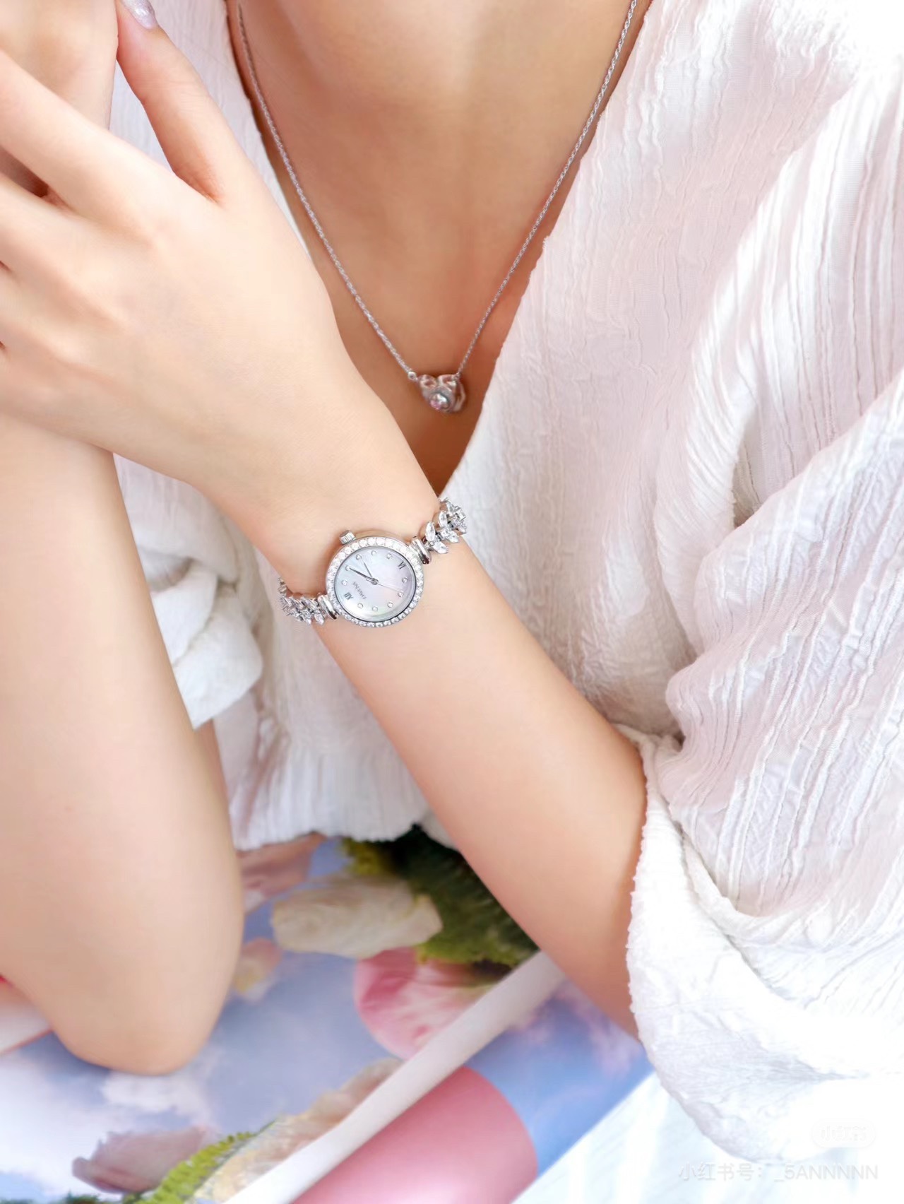 by a pavé diamond-set bracelet - Comprehensive 2