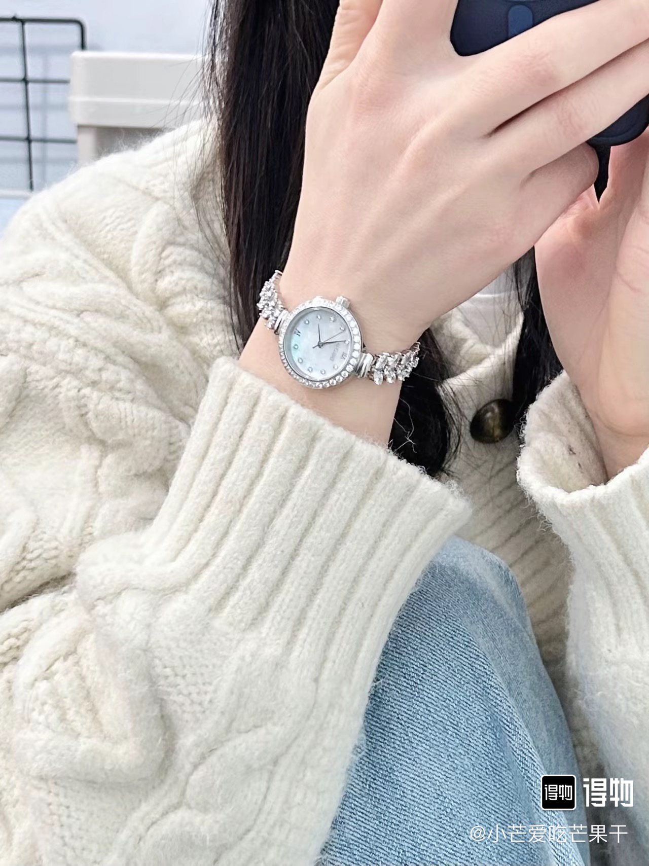 by a pavé diamond-set bracelet - Comprehensive 9