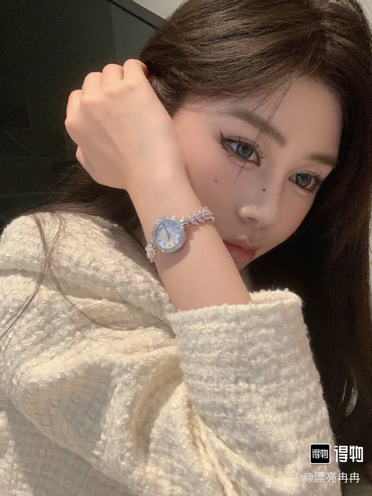 by a pavé diamond-set bracelet - Comprehensive 7
