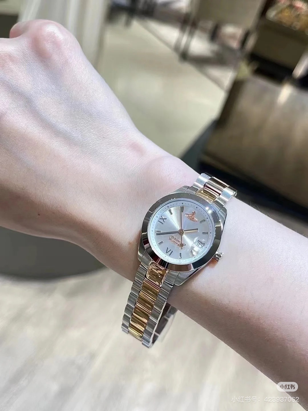 Small dial edition, exceptionally rare compared to the standard larger c - Comprehensive 5