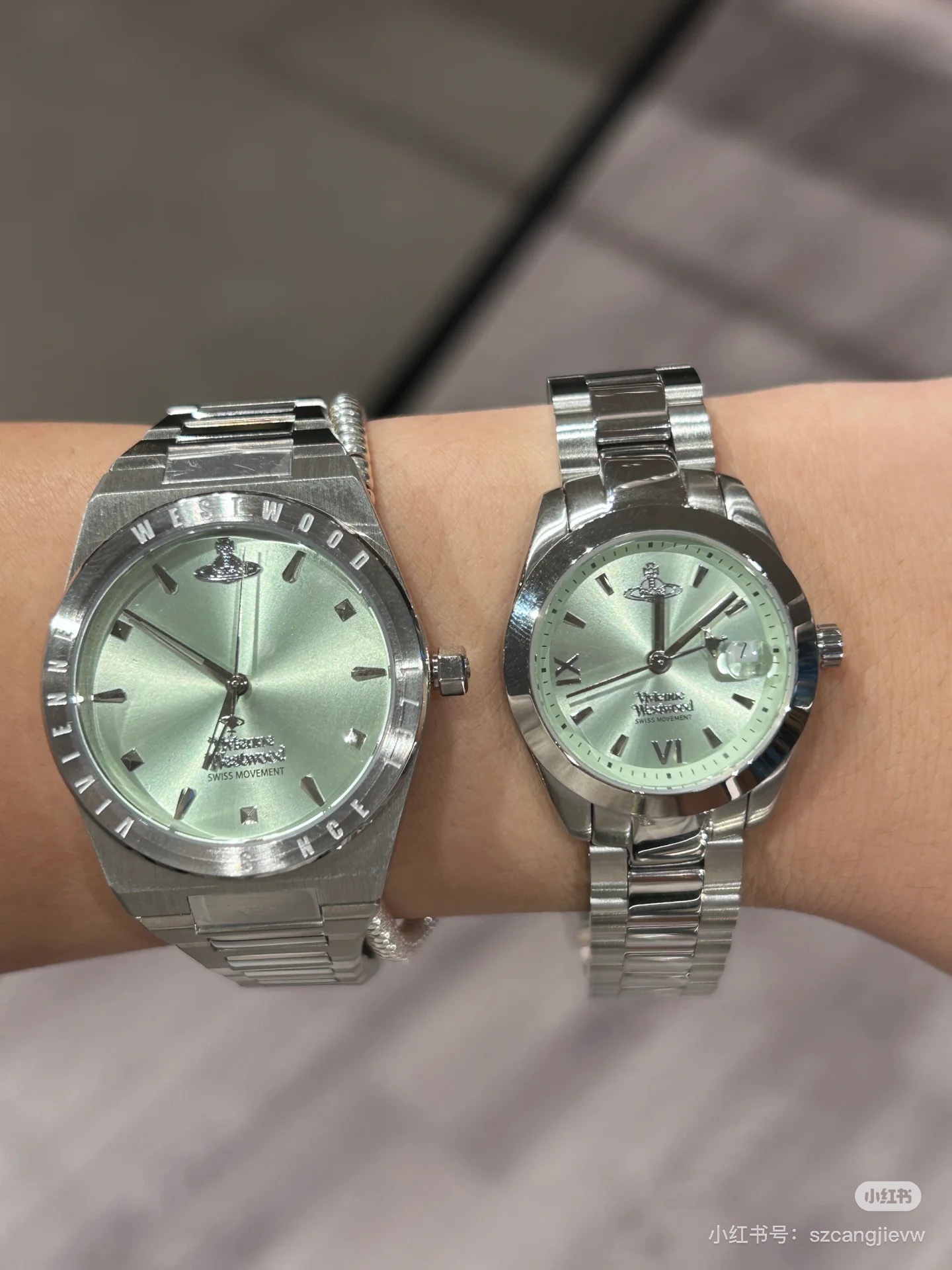 Small dial edition, exceptionally rare compared to the standard larger c - Comprehensive 6