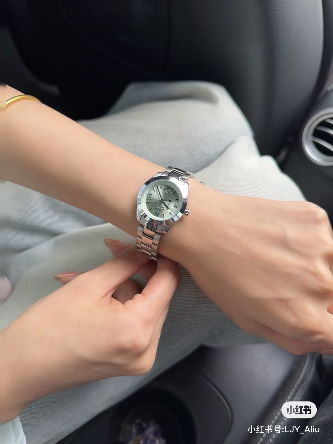 Small dial edition, exceptionally rare compared to the standard larger c - Comprehensive 7