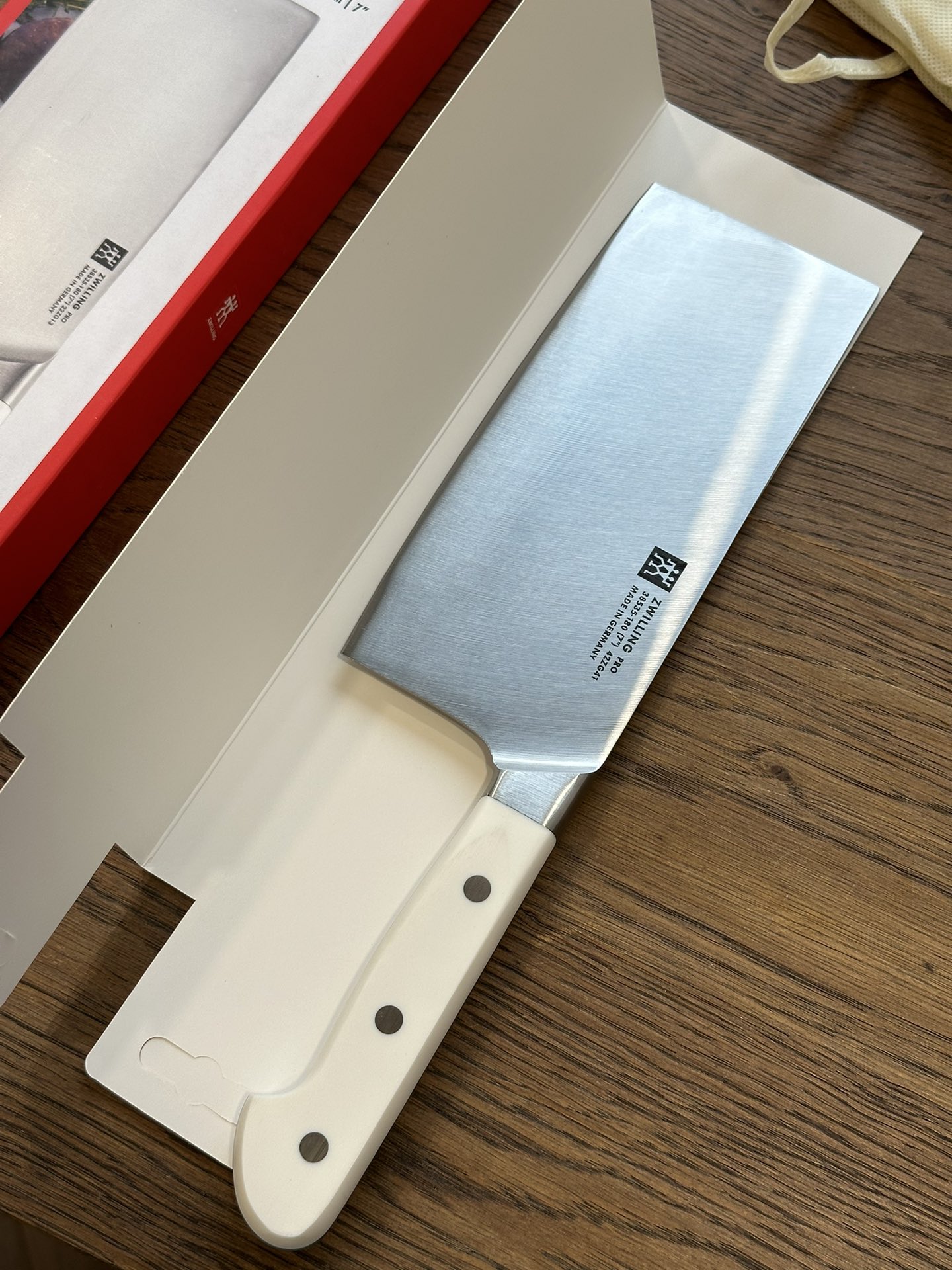 NO:809436,The whole knife is imported from Germany and is made of steel!  Triple rivet reinforced handle!  Ice forging process, tough and durable, not easy to rust!  Forging process, strengthened steel structure, tough and stable!  , trendy department store19860909整刀德国原装进口,一钢到底！ 三重铆钉加固手柄！ 冰锻工艺,坚韧耐用,不易生锈！ 锻造工艺,强化钢材结构,坚韧稳固！,潮品百货,accessory