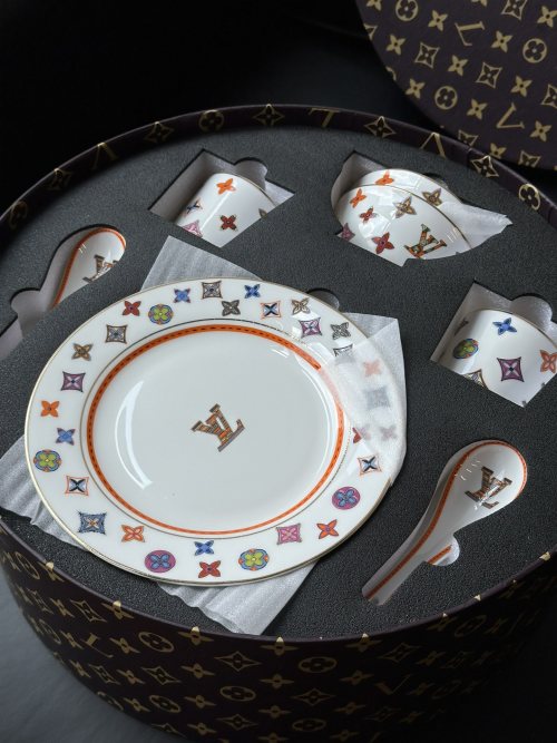 Louis Vuitton Monogram Tableware Set, Luxury Porcelain Dinnerware for Home Decor 1 Louis Vuitton Monogram Tableware Set, Luxury Porcelain Dinnerware for Home Decor
