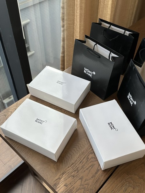 Montblanc Pen Gift Set - Signature Pen and Fountain Pen Combination Set 1 Montblanc Pen Gift Set - Signature Pen and Fountain Pen Combination Set