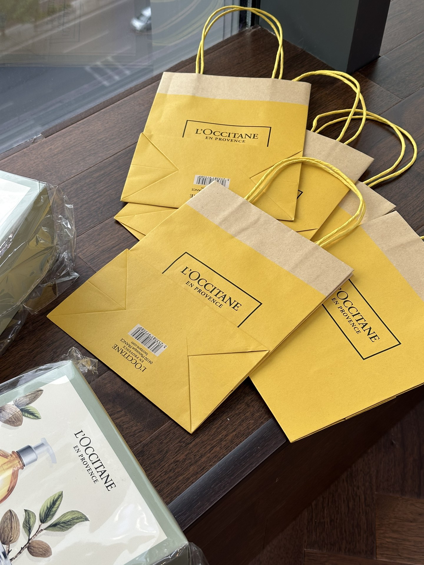 NO:810404,Comes with gift bag!  It’s very nice to give away or keep for your own use!  , toiletries19860909配 礼袋！送人自留都非常nice！,洗护用品,accessory