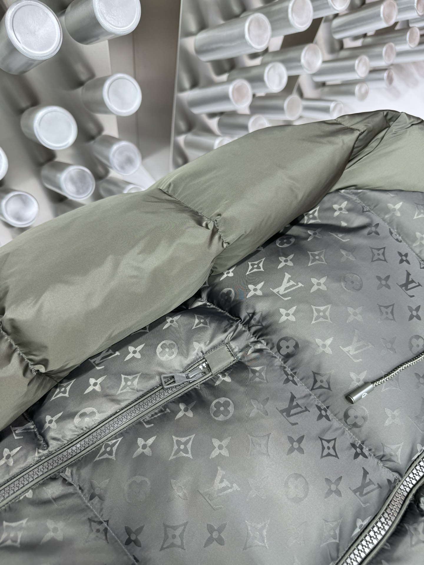 Lv**2024秋冬新款羽绒服原版1:1订制五金配件全进口原版定制欢迎专柜对比绝对的高品质采用顶级90白