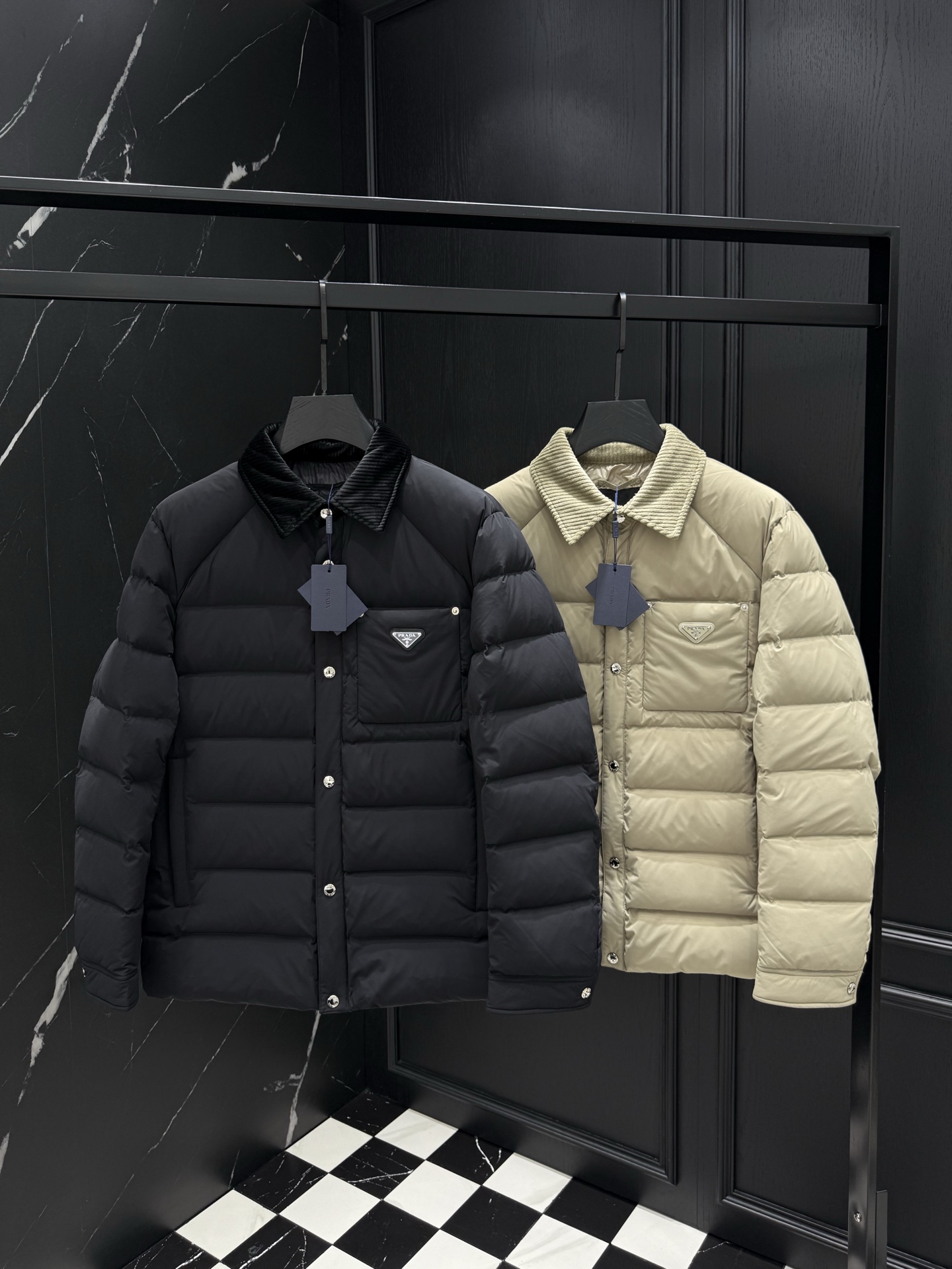 NO:570793,2025 new autumn and winter new original 1:1 customized hardware accessories are all imported and original customization. Welcome to compare at the counter. Absolutely high quality. Made of top-grade 95 white duck down. Super soft. Filled with fluffy and full feathers. Super heavy fabrics with perfect workmanship. Pay attention to the fabrics are super comfortable. Exclusive model. Non-market goods. Same size for men and women, M ~ XXXL,, alexander wang198609092025秋冬新款原版1:1订制五金配件全进口原版定制 欢迎专柜对比 绝对的高品质 采用顶级95白鸭绒 超柔软 充羽量蓬松饱满 超级重面料做工杠杠的版型完美 注意面料超舒服 独家款 非市场货 男女同款尺码M ～XXXL,,alexander wang,Men's clothing