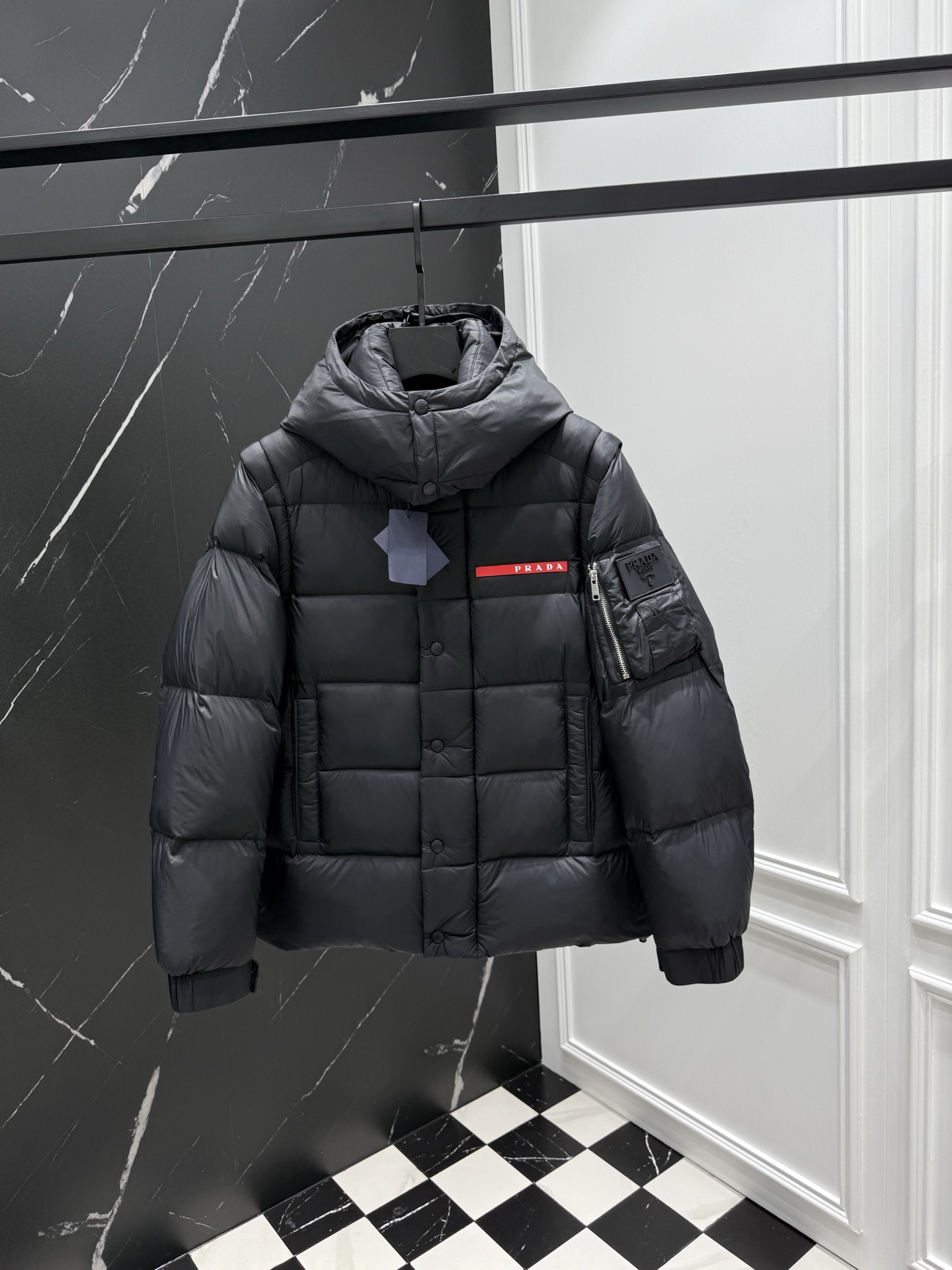 NO:539112,Down 2025 autumn and winter new original 1:1 custom hardware accessories fully imported and customized. Welcome to counter comparison. Absolutely high quality. Use top-grade 95 white duck down. Super soft. Fluffy and full. Super heavy fabric with a perfect fit. Pay attention to the super comfortable fabric. Exclusive model. Non-market goods. Same size for men and women. M~XXXL,, down jacket, alexander wang.19860909羽绒 2025秋冬新款原版1:1订制五金配件全进口原版定制 欢迎专柜对比 绝对的高品质 采用顶级95白鸭绒 超柔软 充羽量蓬松饱满 超级重面料做工杠杠的版型完美 注意面料超舒服 独家款 非市场货 男女同款款尺码M ～XXXL,,down jacket,alexander wang,Men's clothing